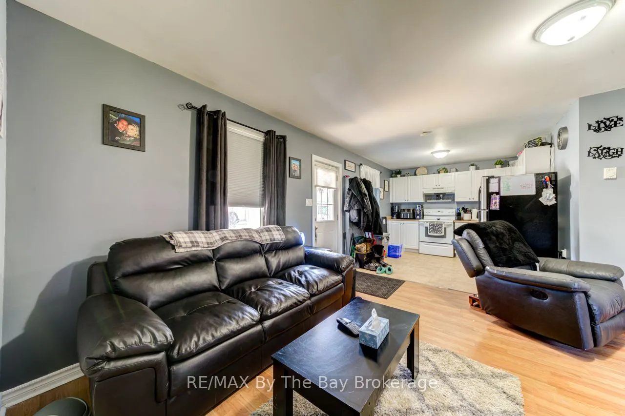 16 Yonge Street N