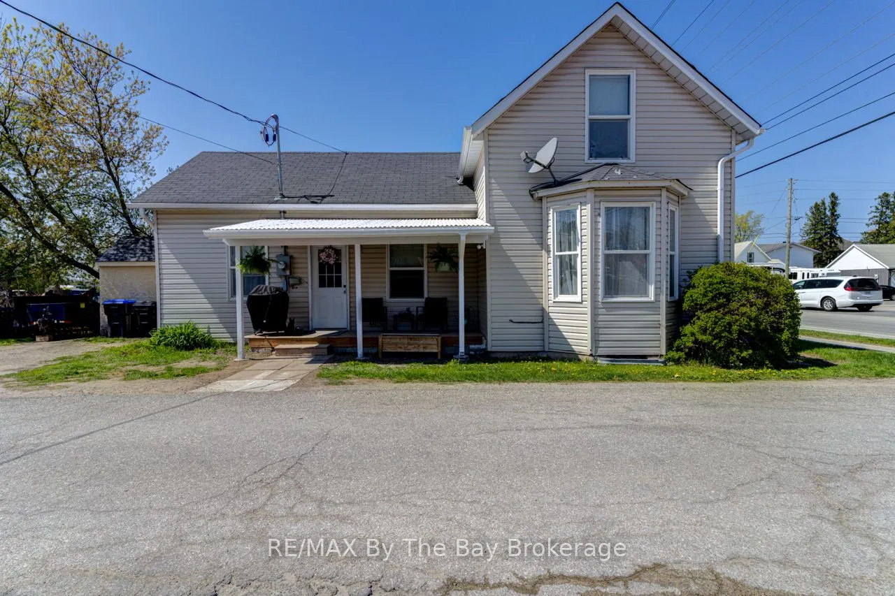 16 Yonge Street N