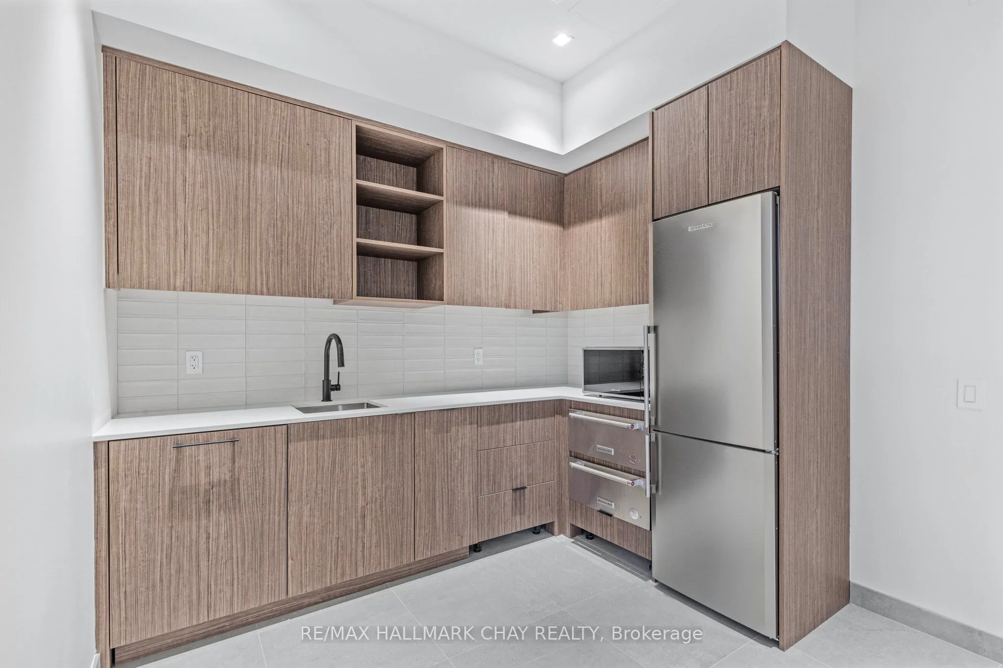 185 Dunlop Street E, #810