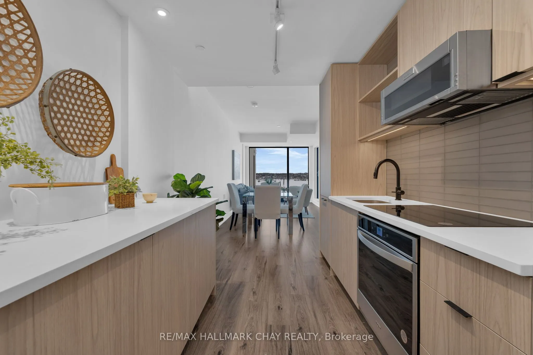 185 Dunlop Street E, #810