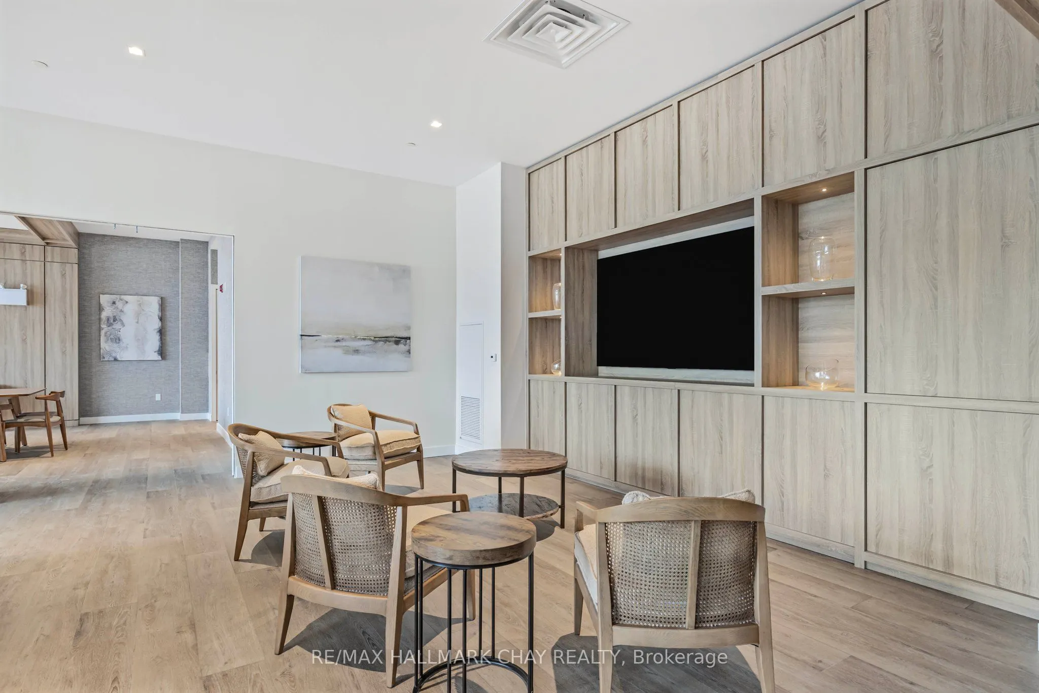 185 Dunlop Street E, #810