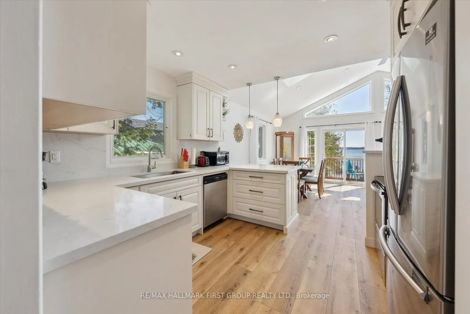 2807 Lakeside Drive