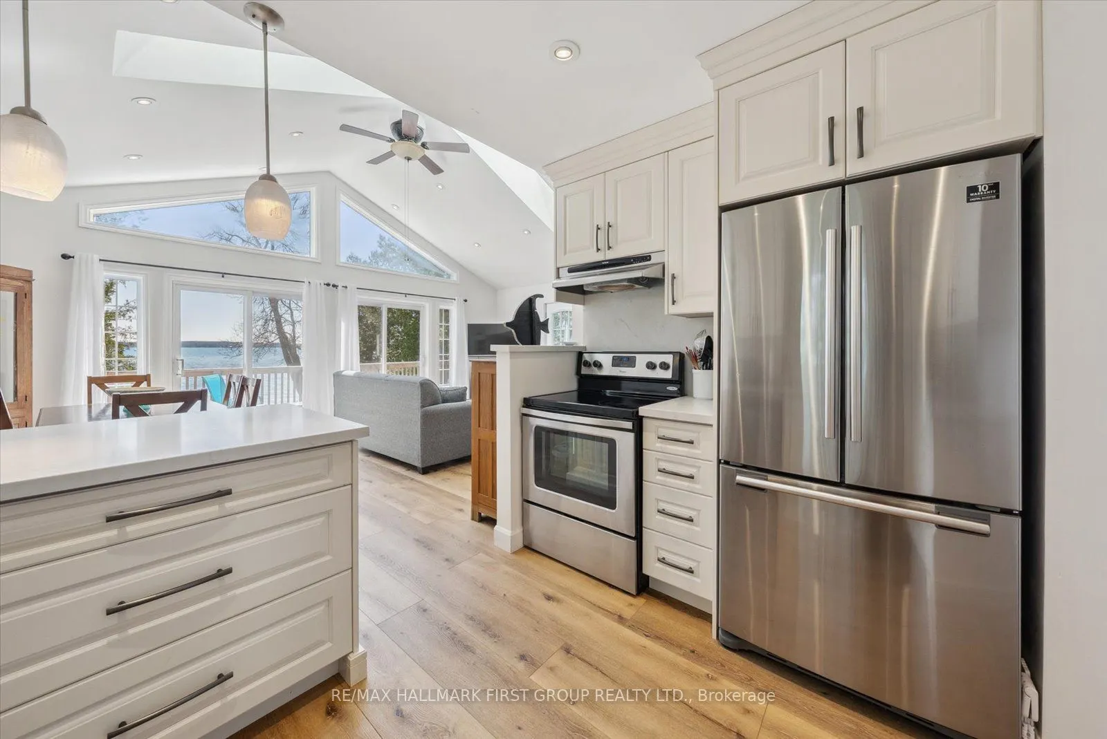 2807 Lakeside Drive