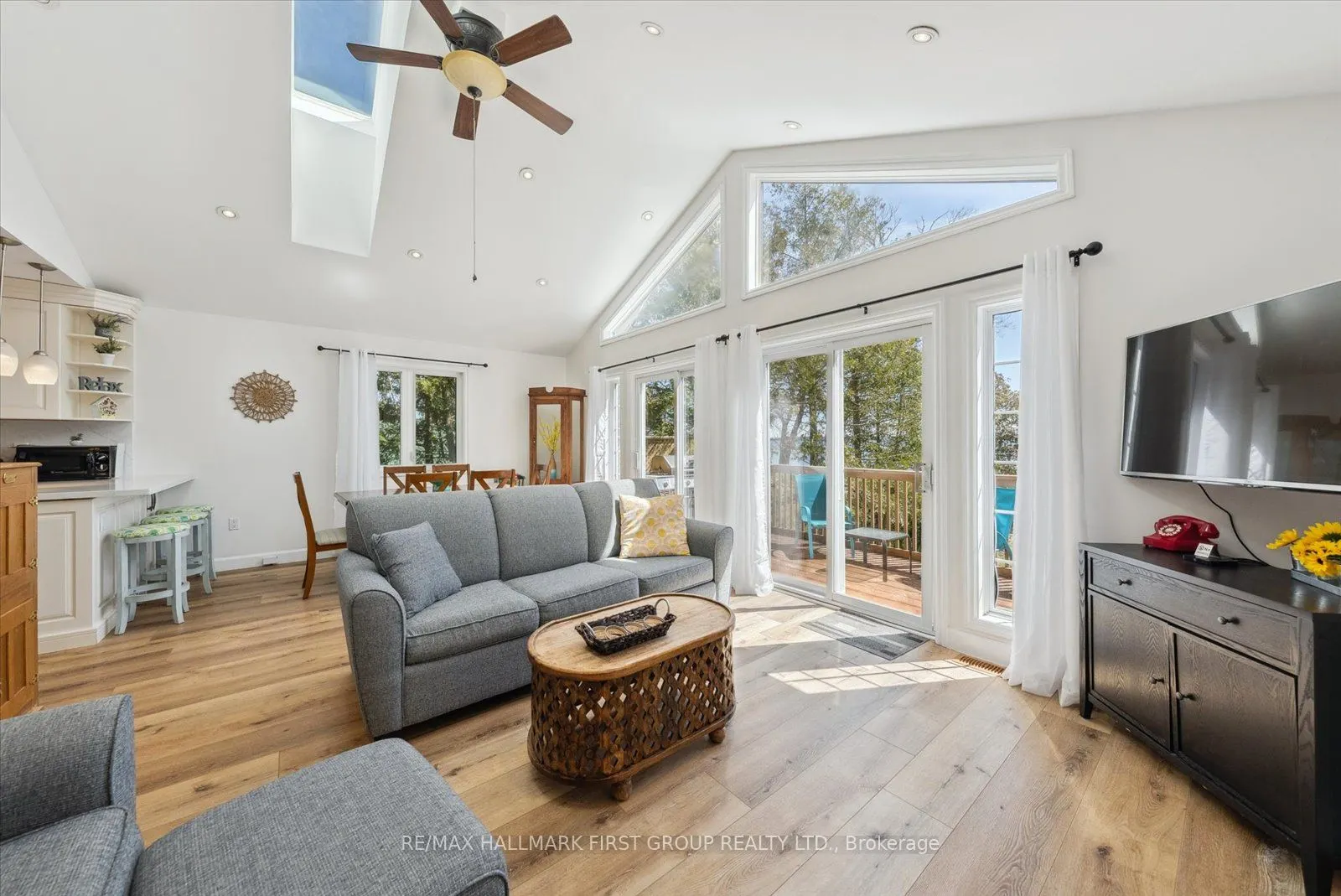 2807 Lakeside Drive