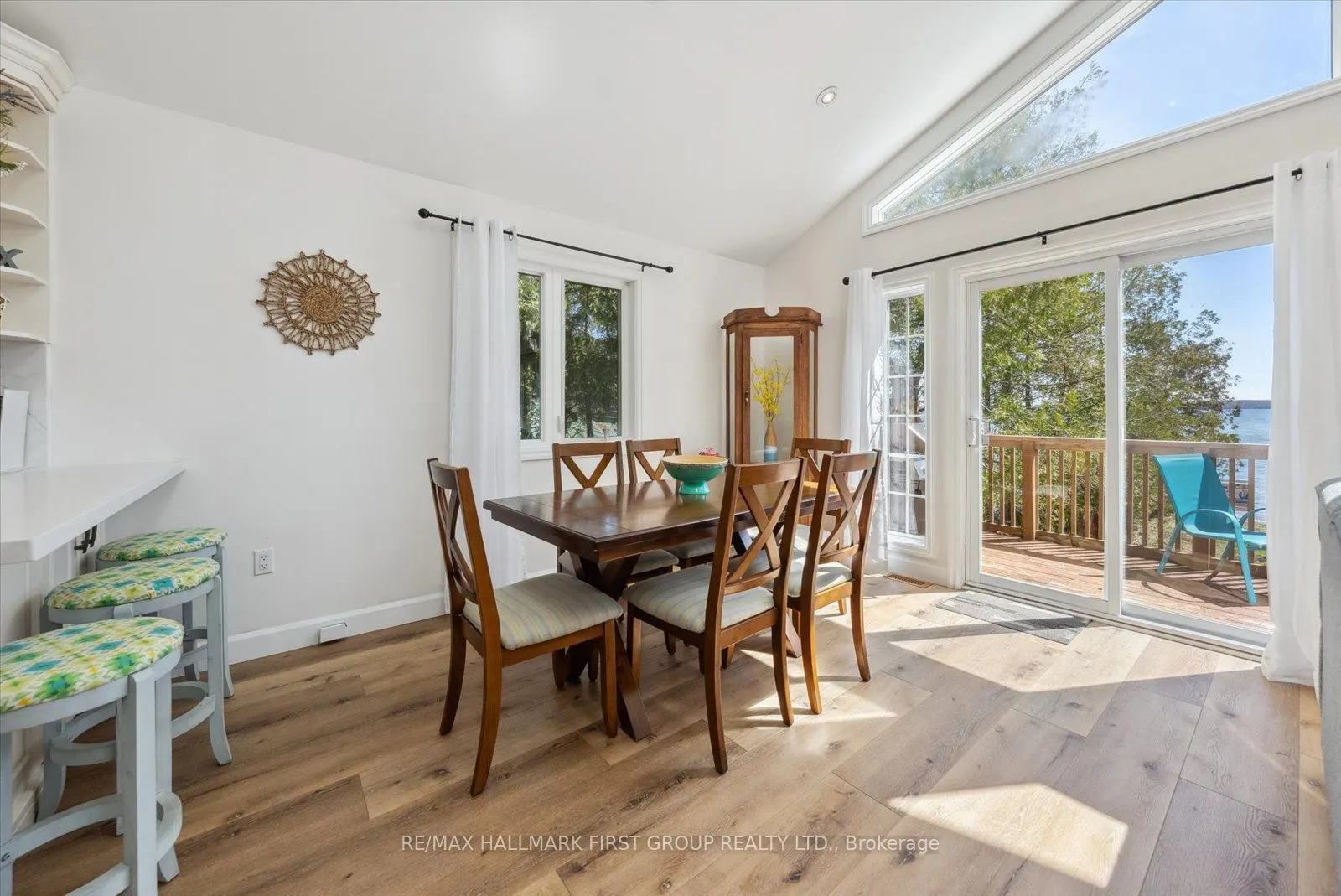 2807 Lakeside Drive