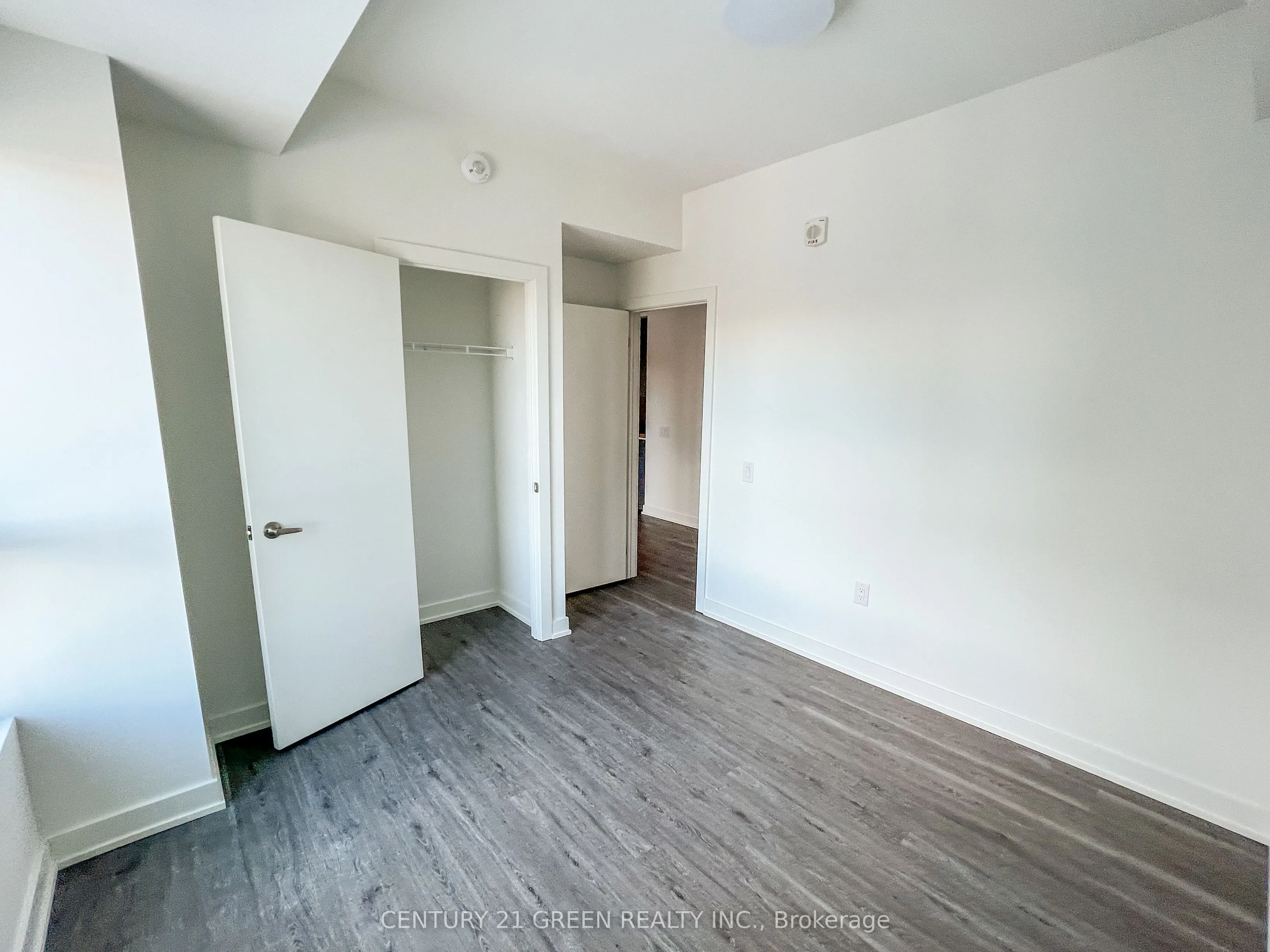 56 Lakeside Terrace, #607