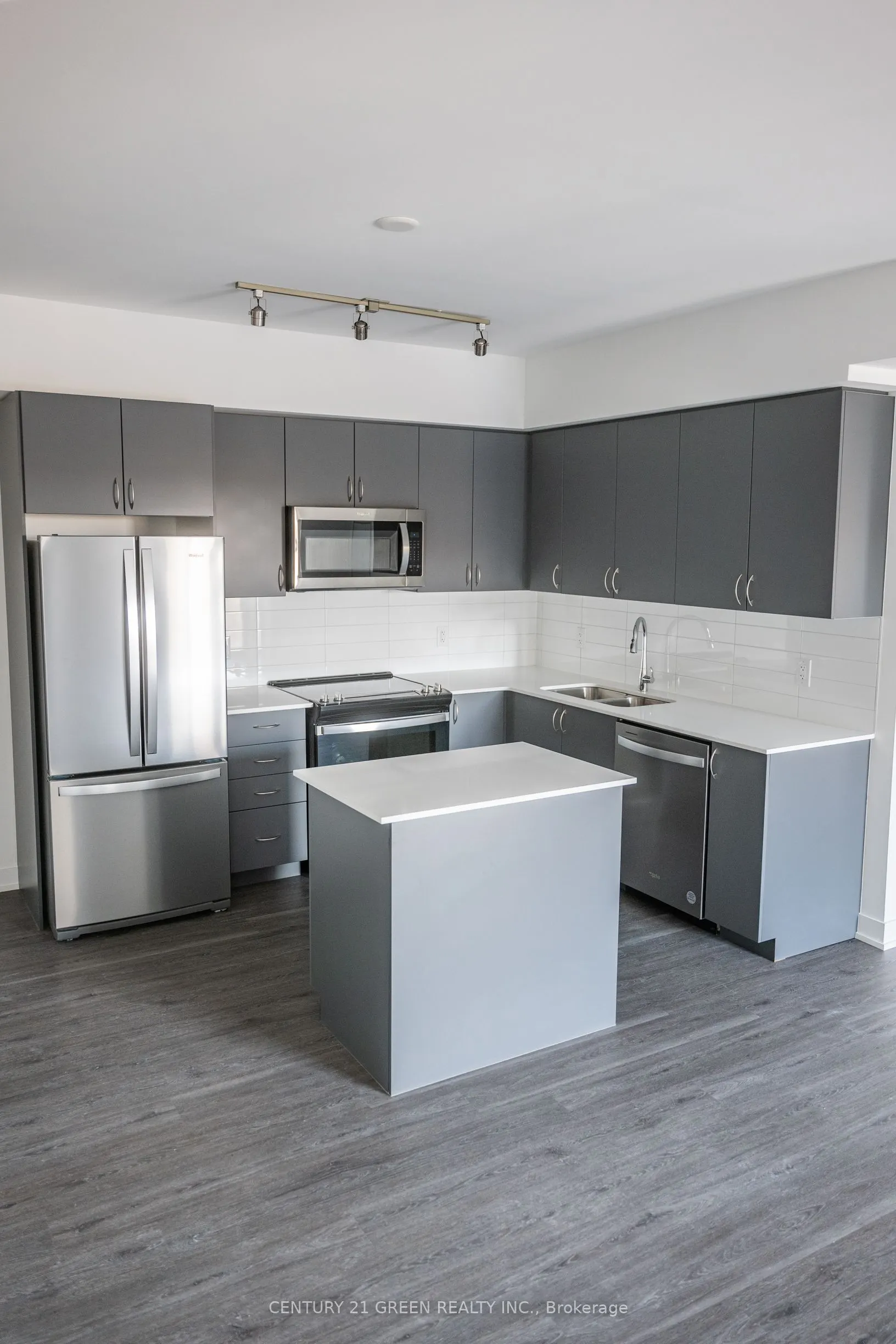 56 Lakeside Terrace, #607