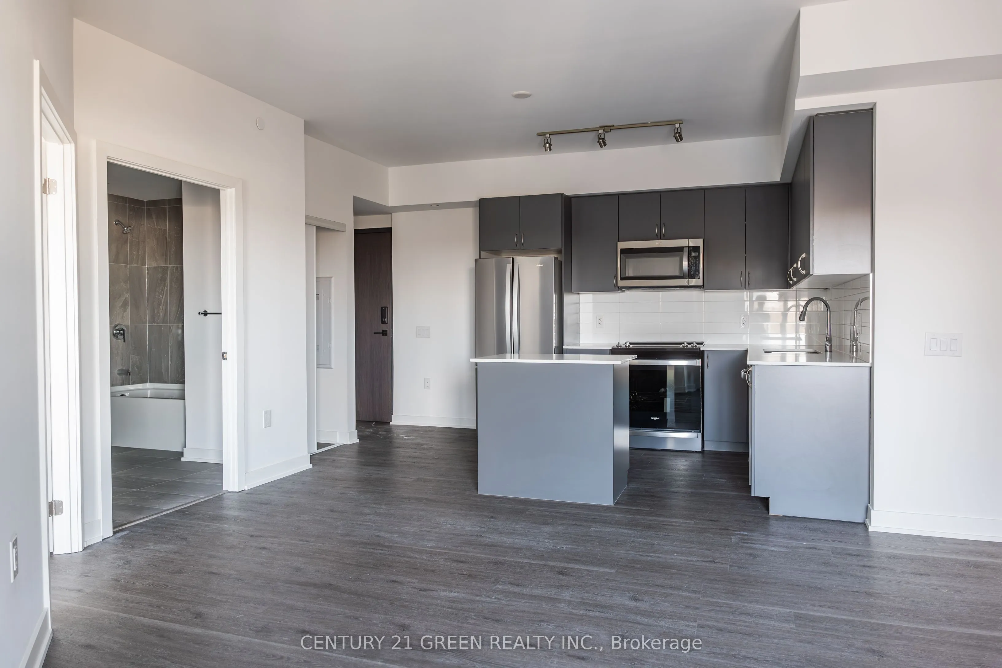 56 Lakeside Terrace, #607