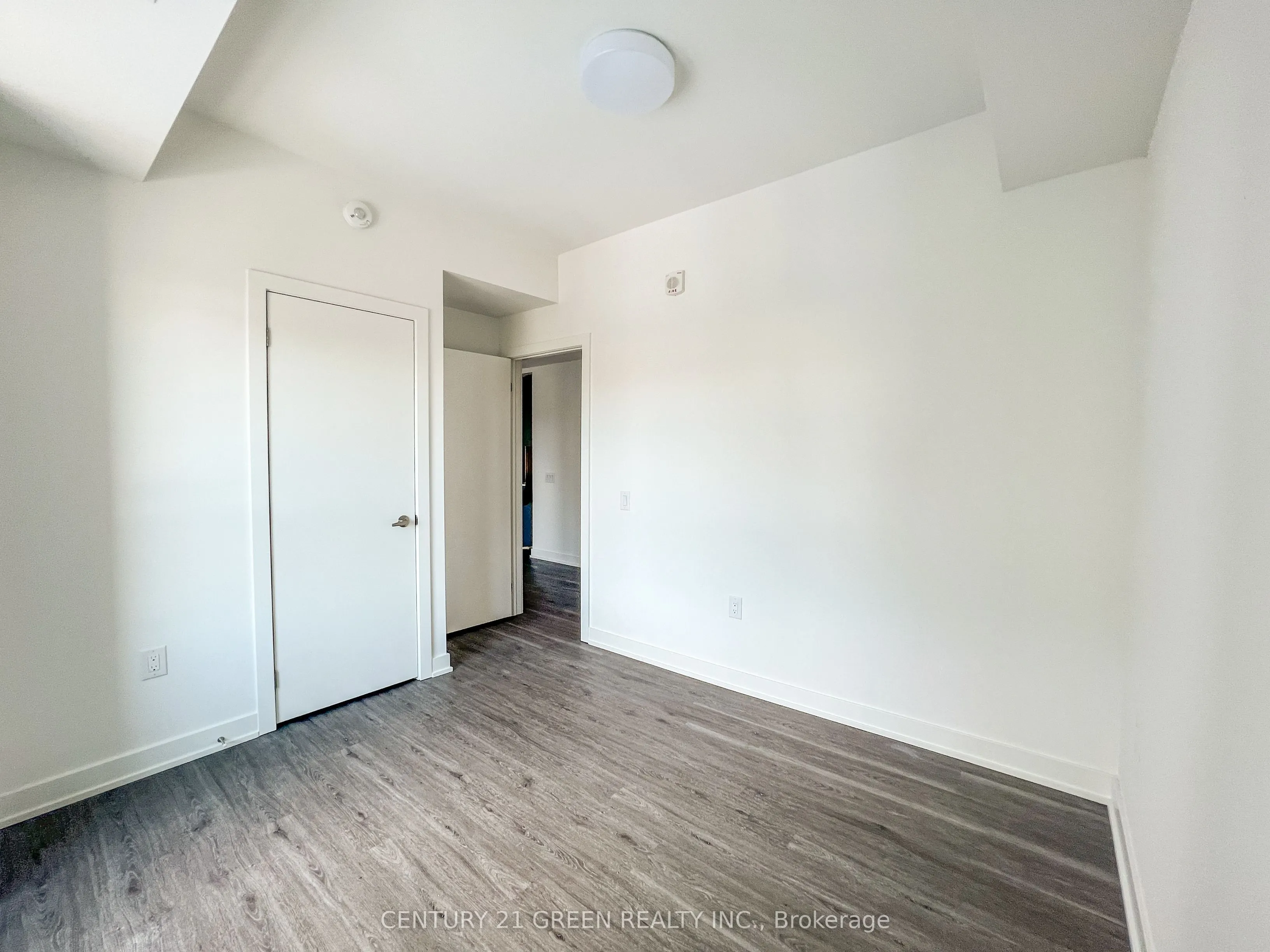 56 Lakeside Terrace, #607