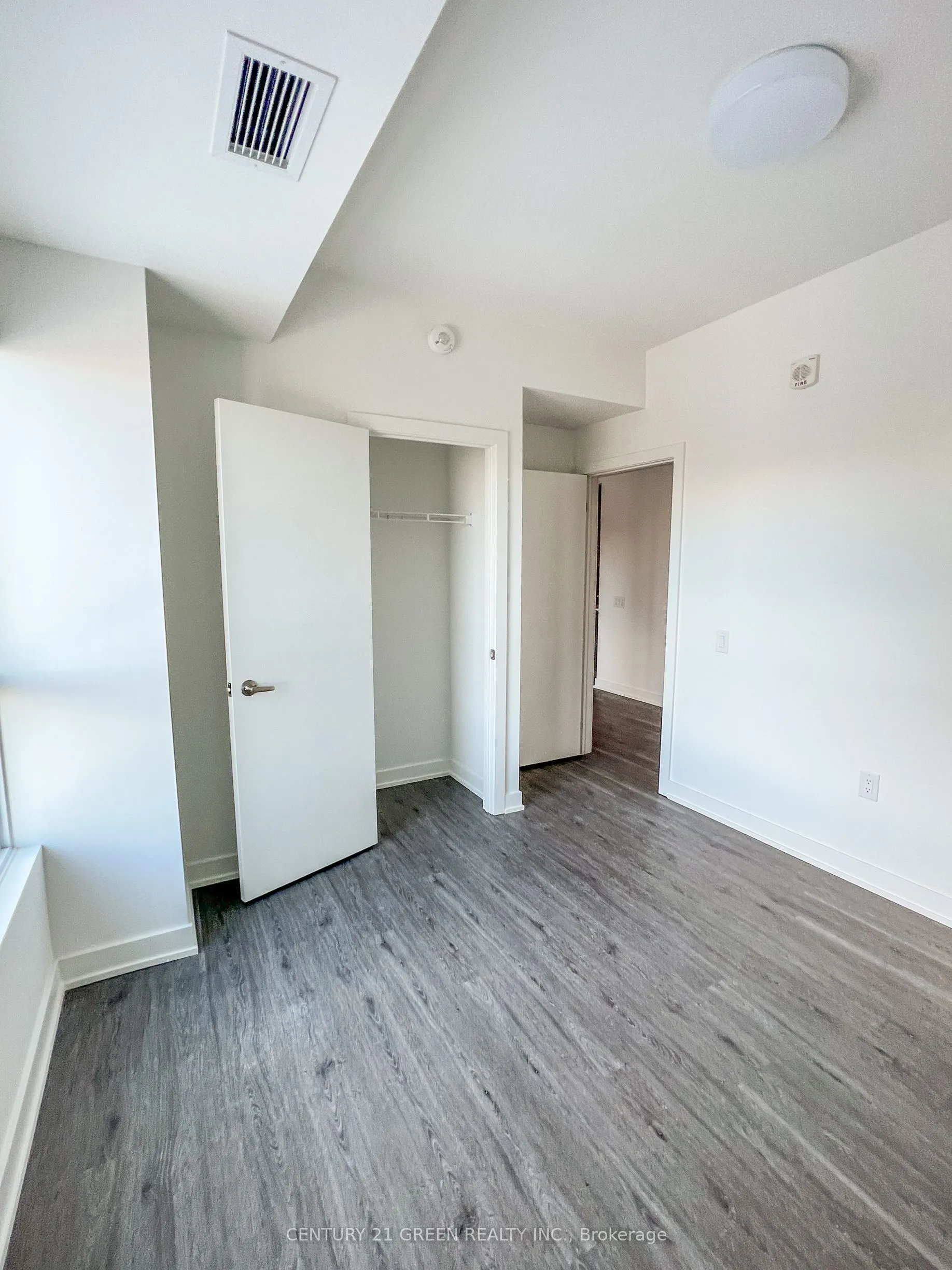 56 Lakeside Terrace, #607
