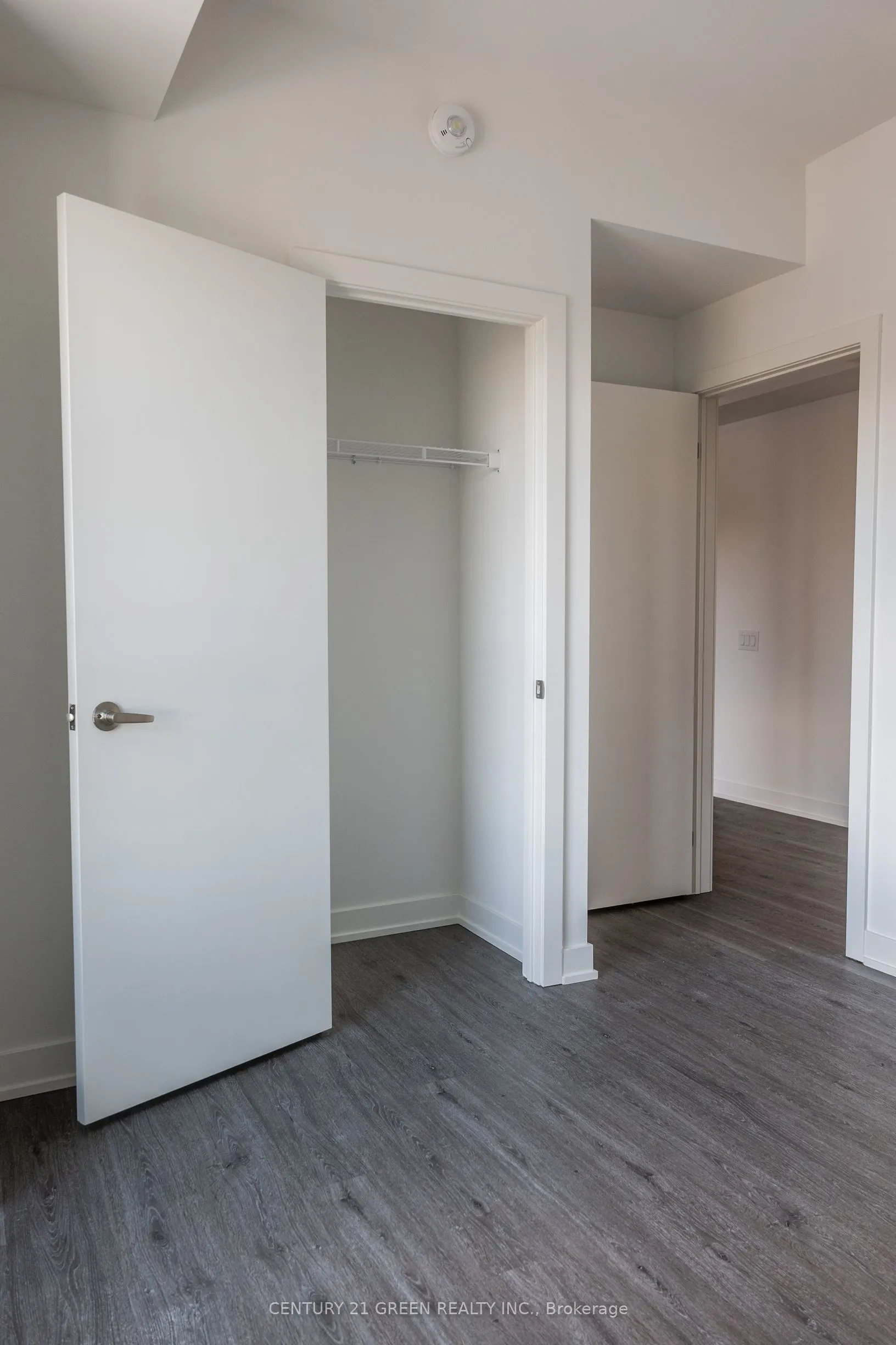 56 Lakeside Terrace, #607