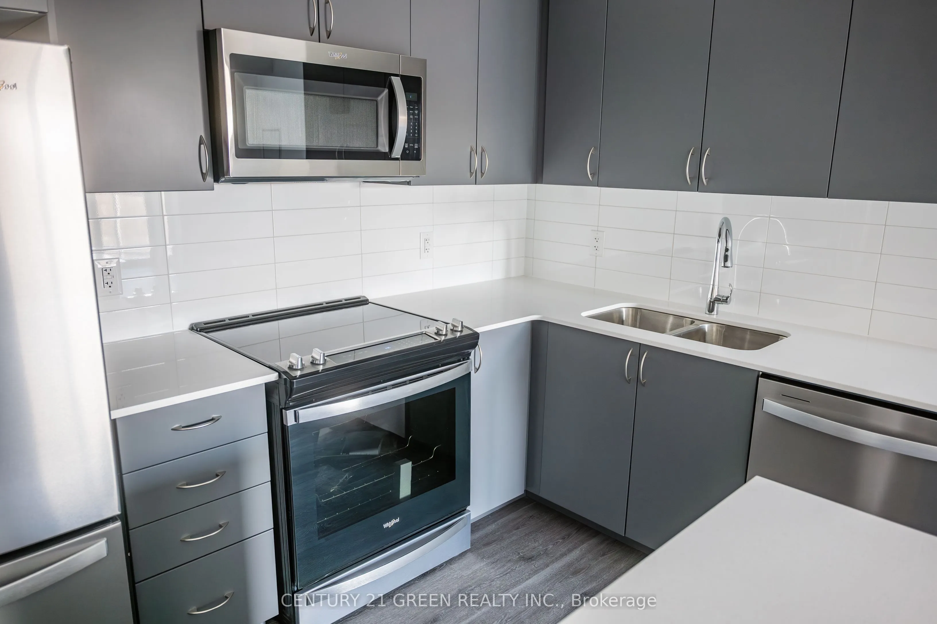 56 Lakeside Terrace, #607