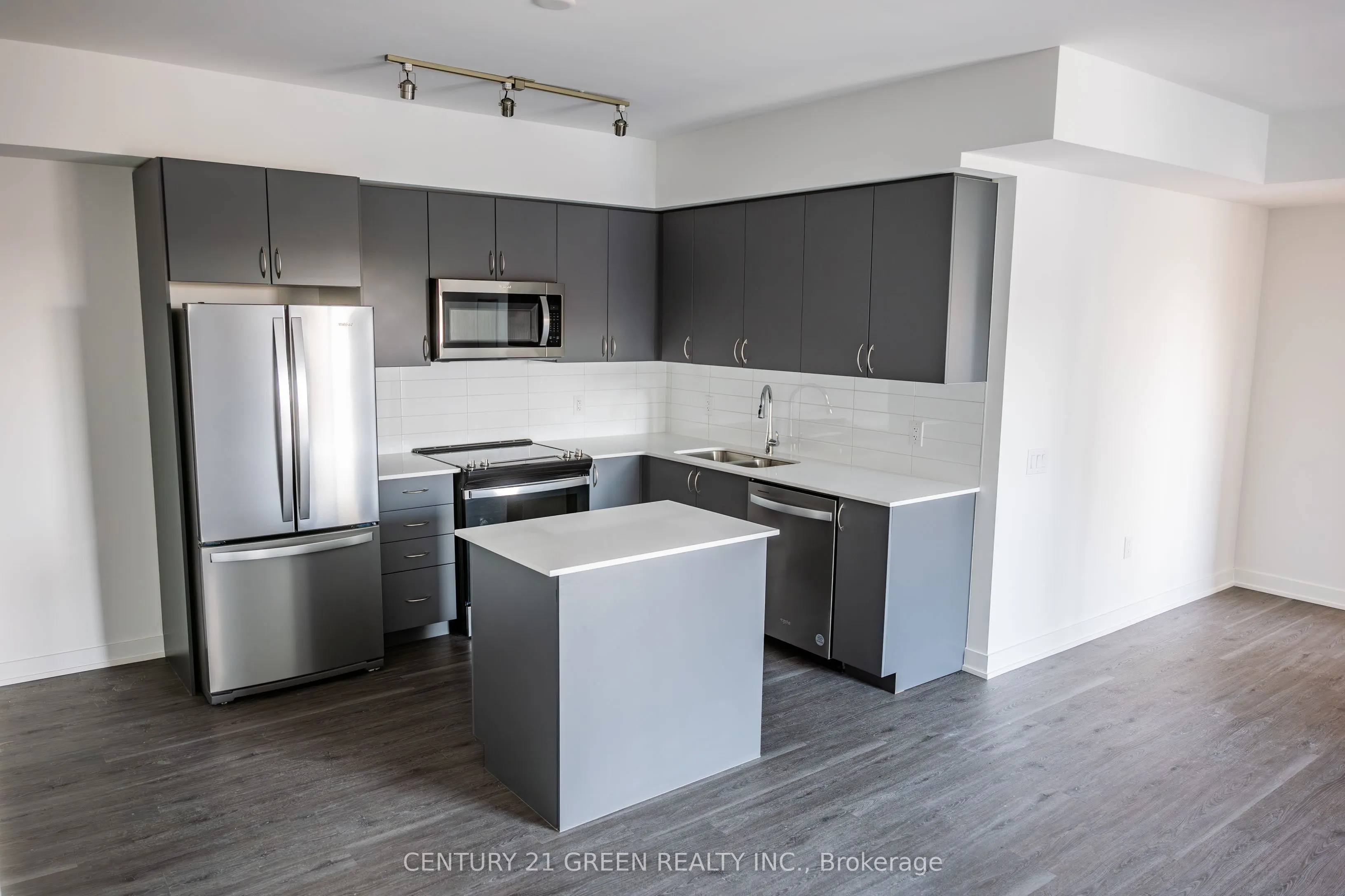 56 Lakeside Terrace, #607