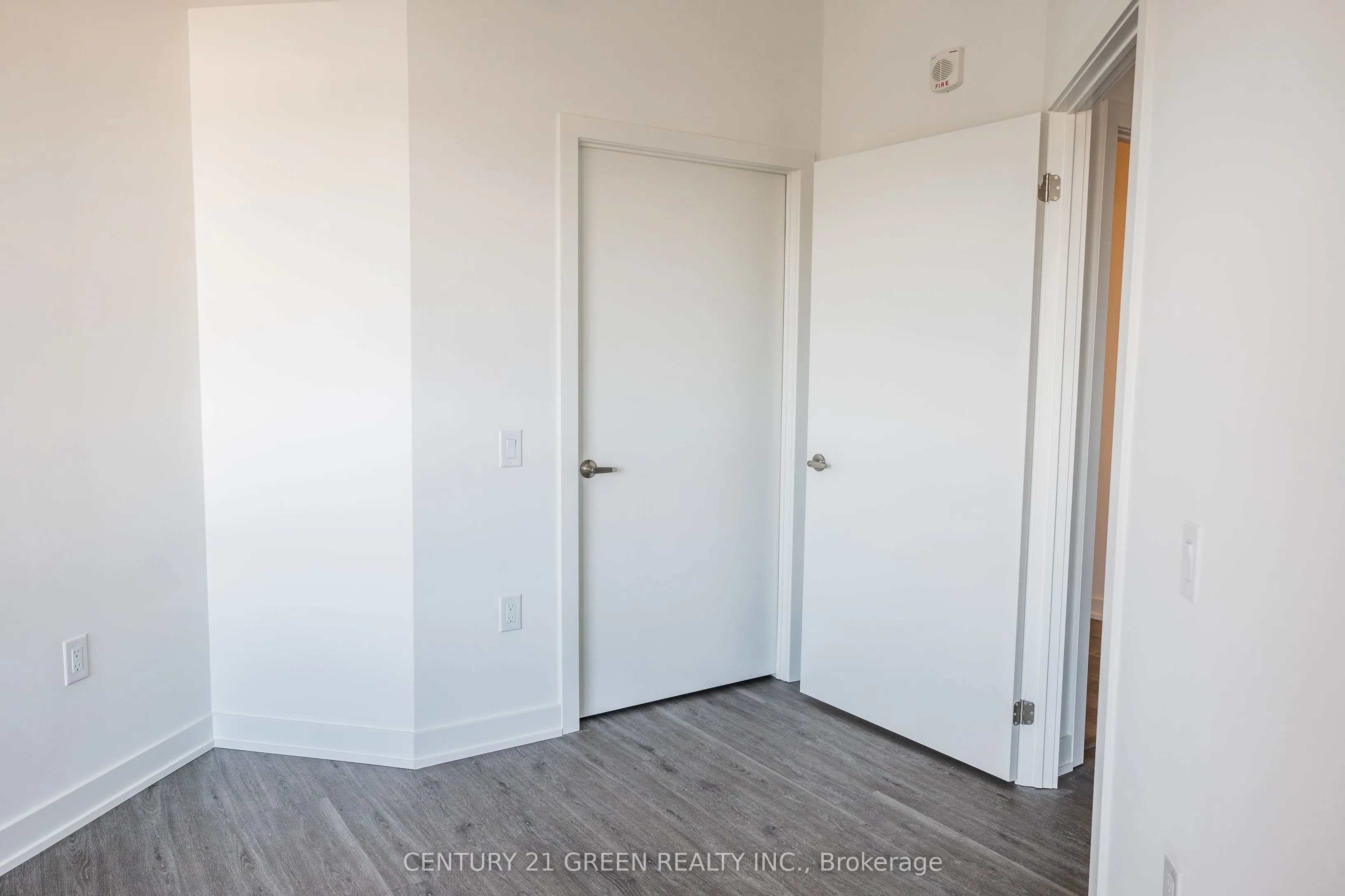 56 Lakeside Terrace, #607