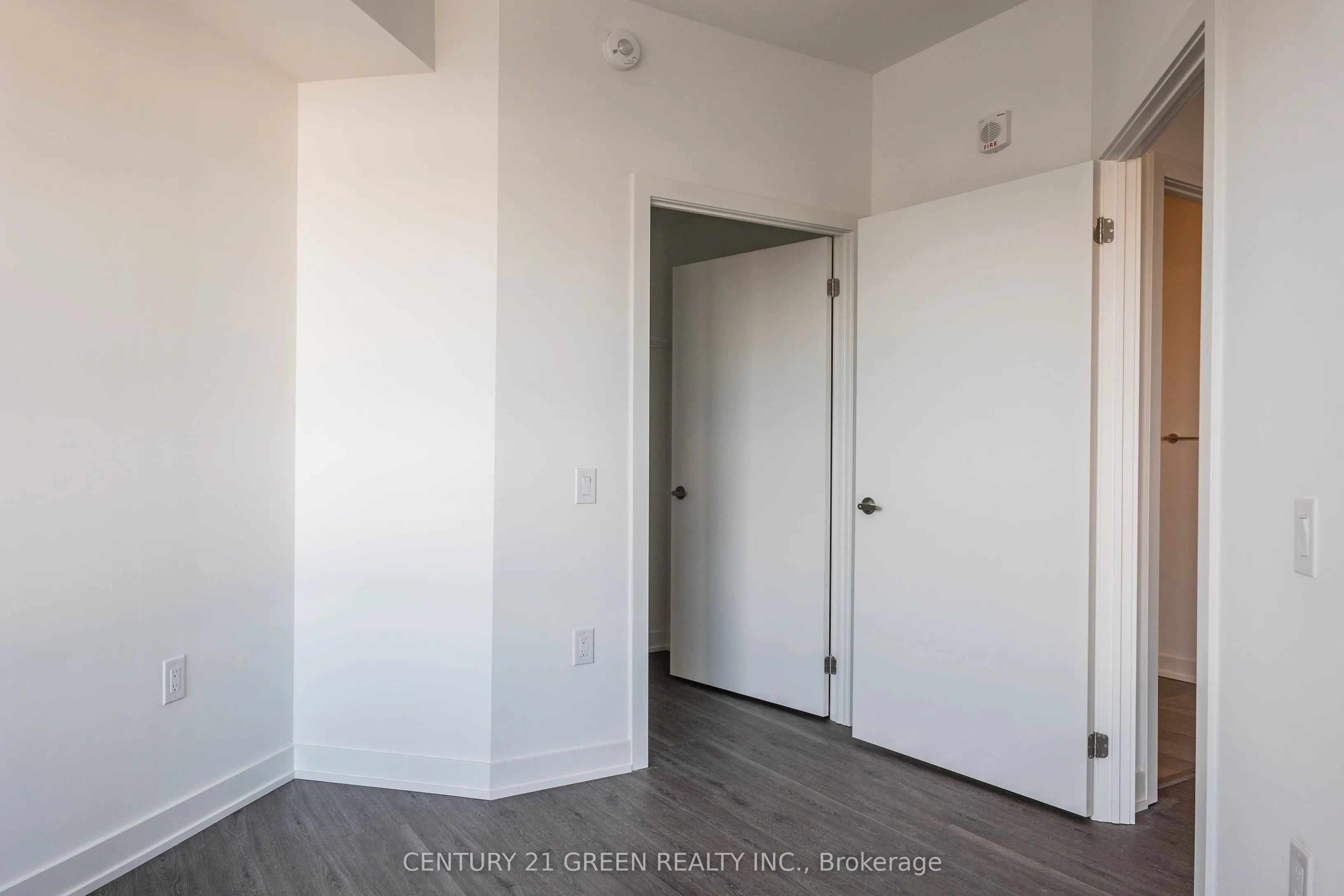 56 Lakeside Terrace, #607