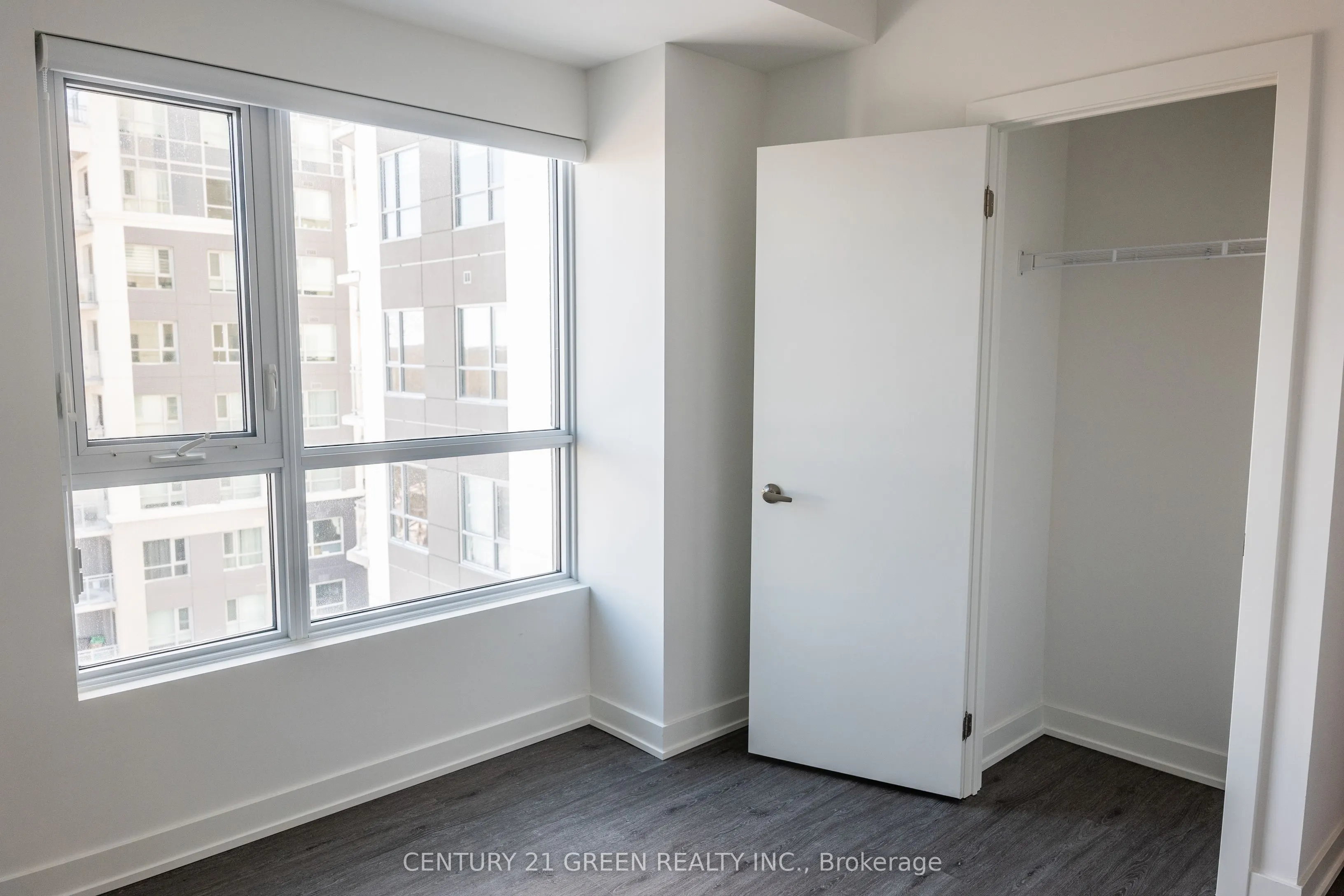 56 Lakeside Terrace, #607
