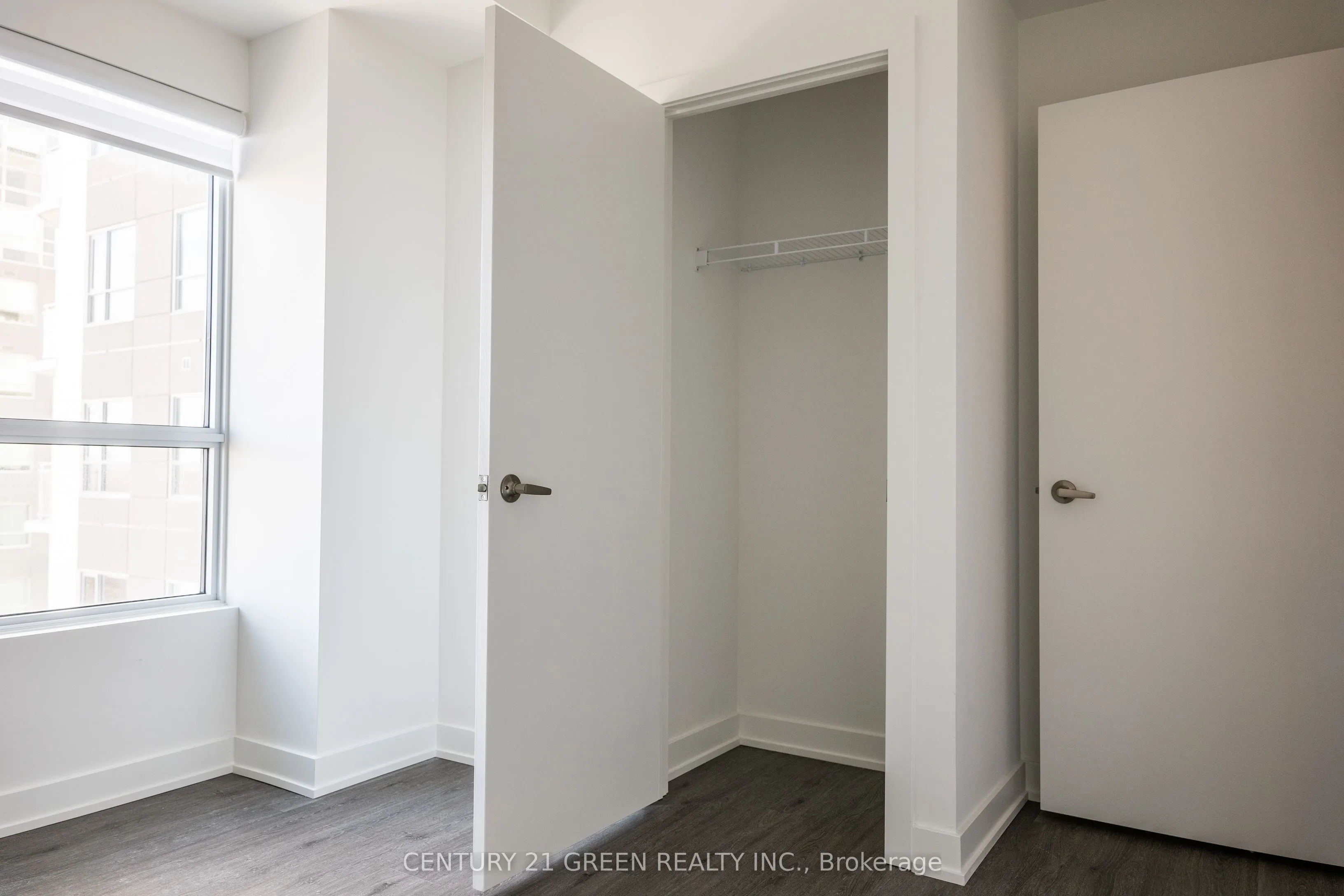 56 Lakeside Terrace, #607