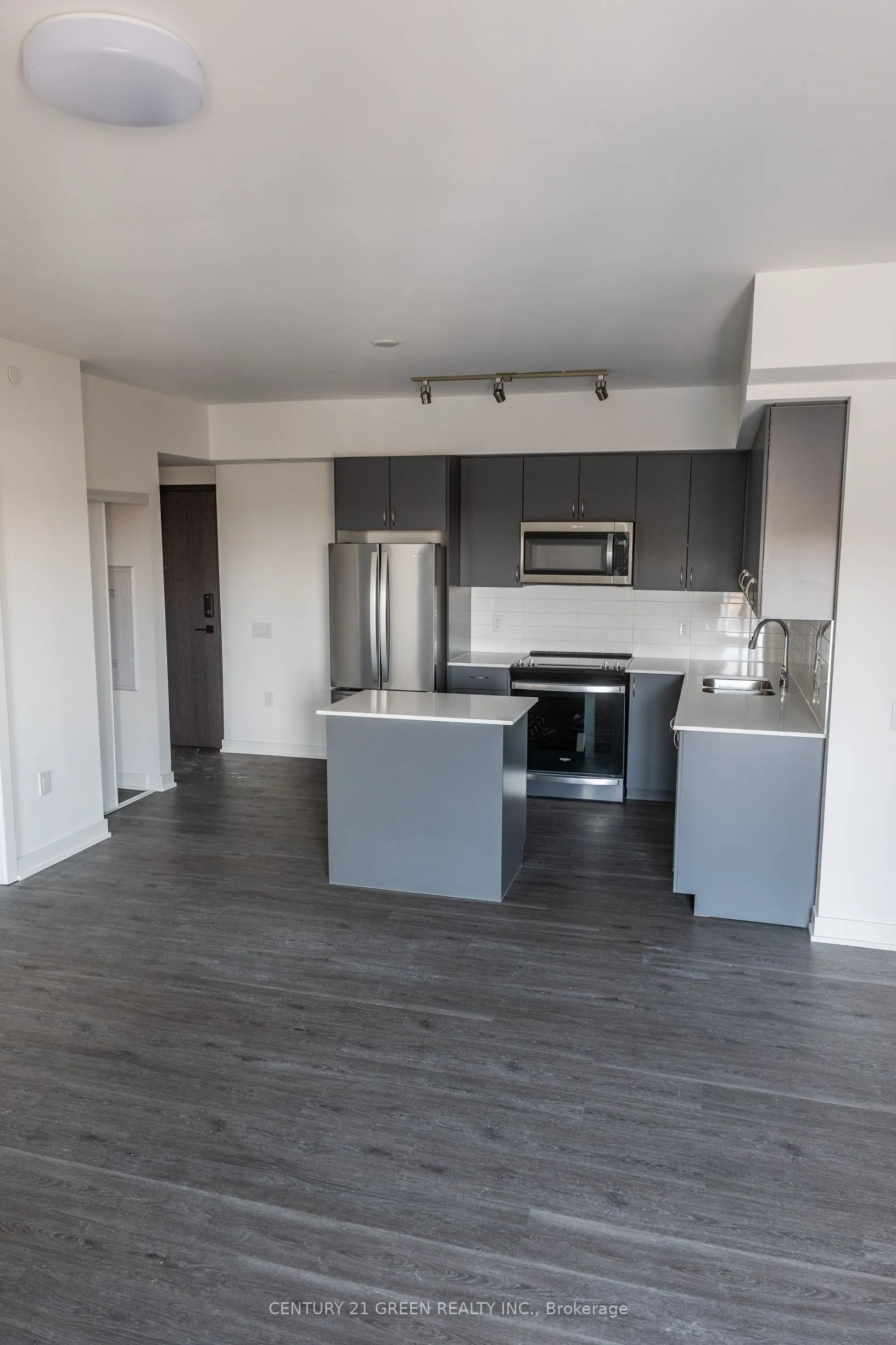 56 Lakeside Terrace, #607