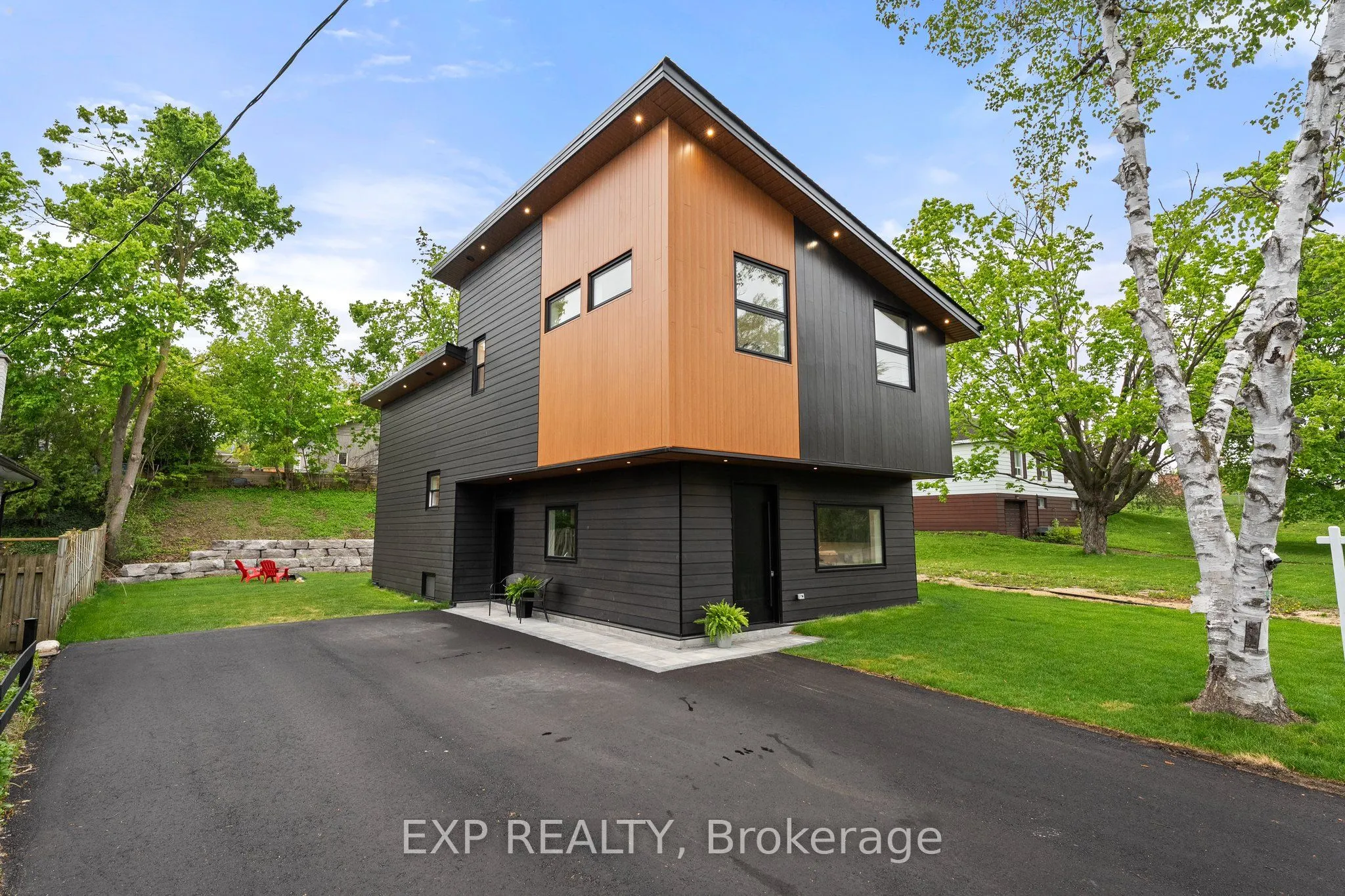 168 Berczy Street