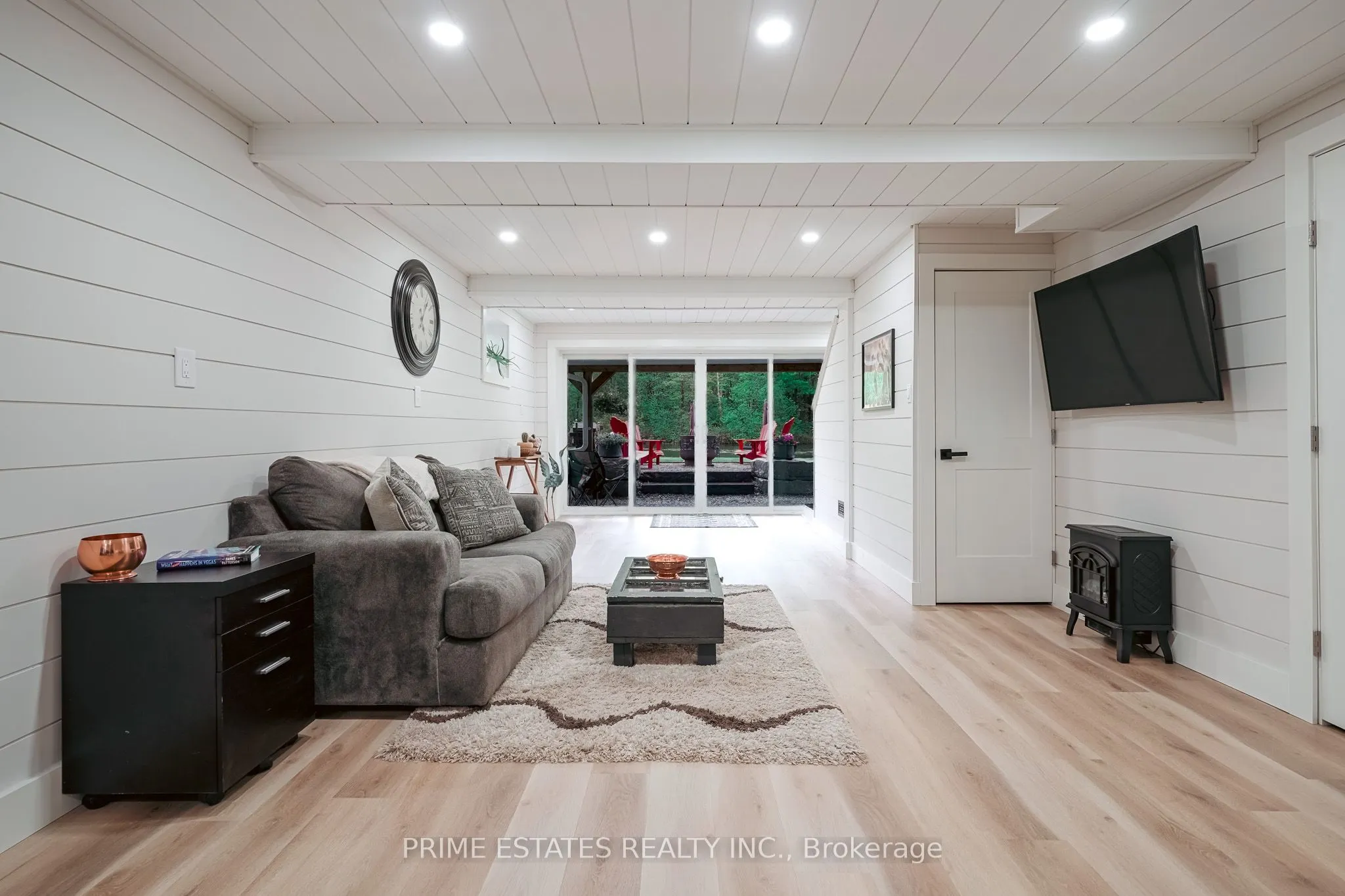 2996 Moynes Road