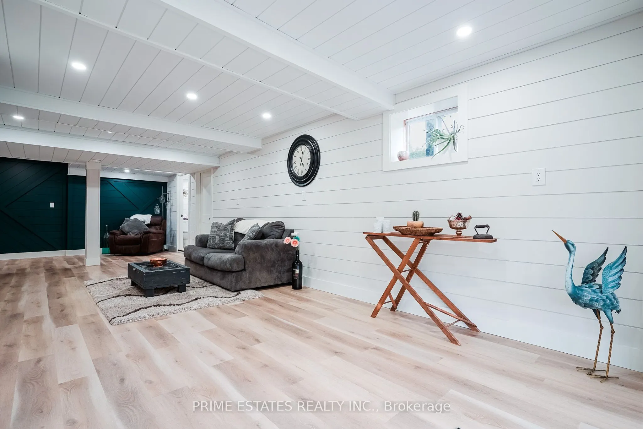 2996 Moynes Road