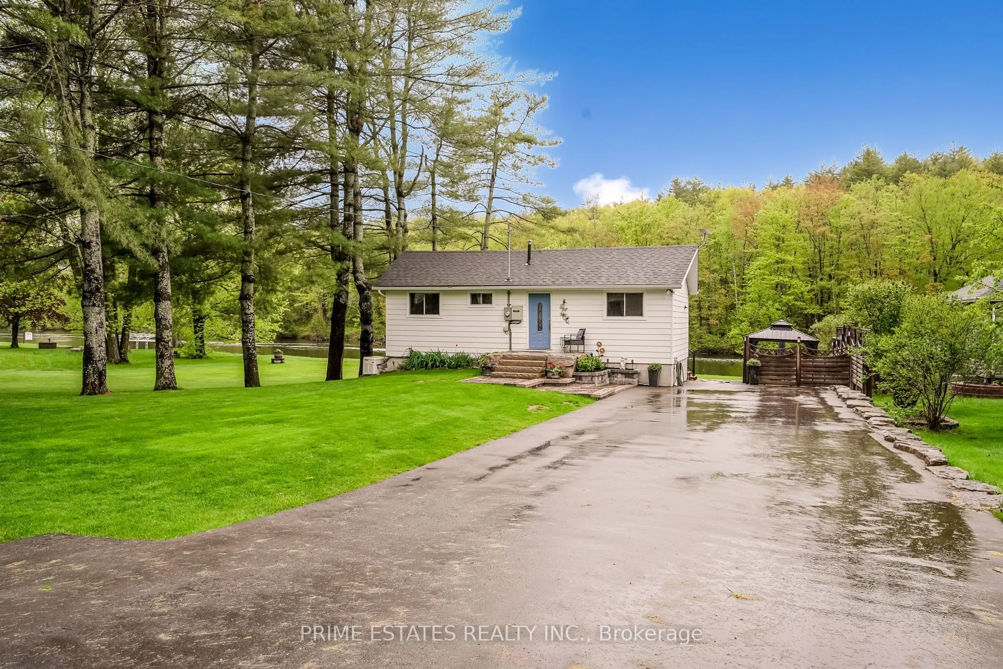 2996 Moynes Road