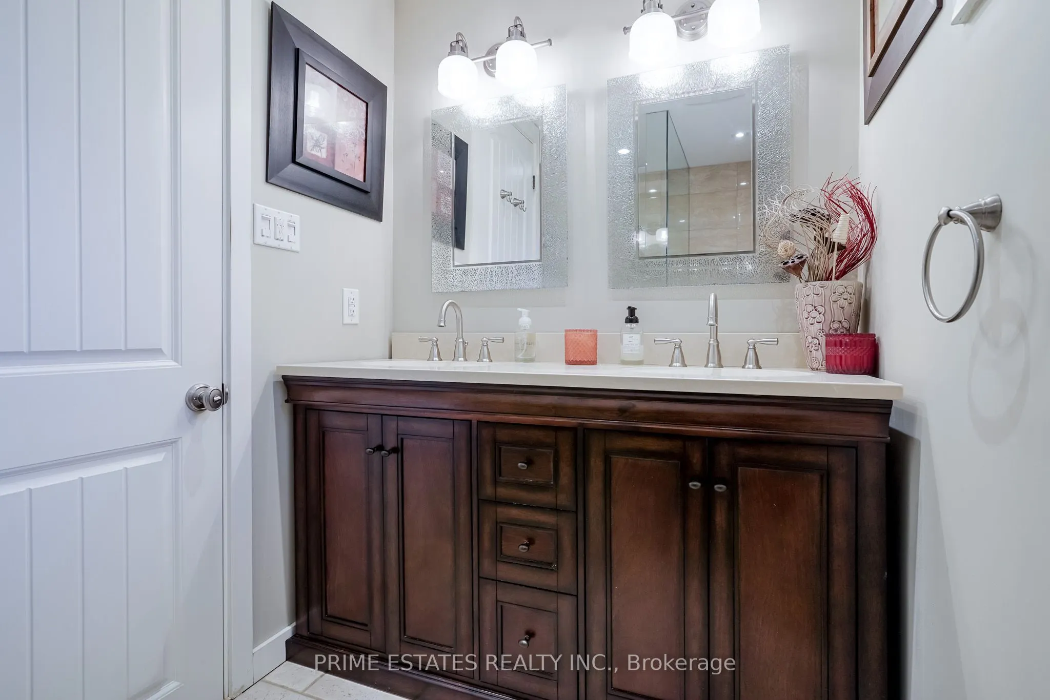 2996 Moynes Road
