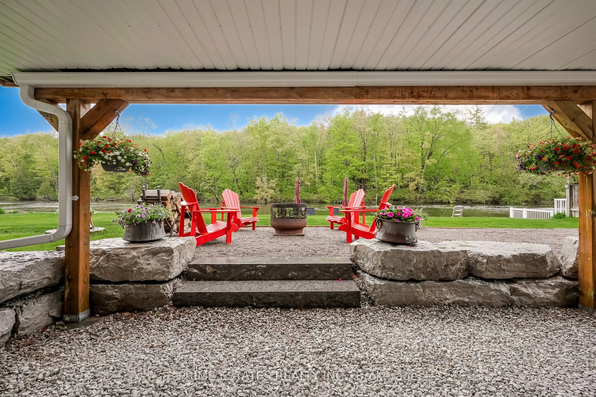 2996 Moynes Road