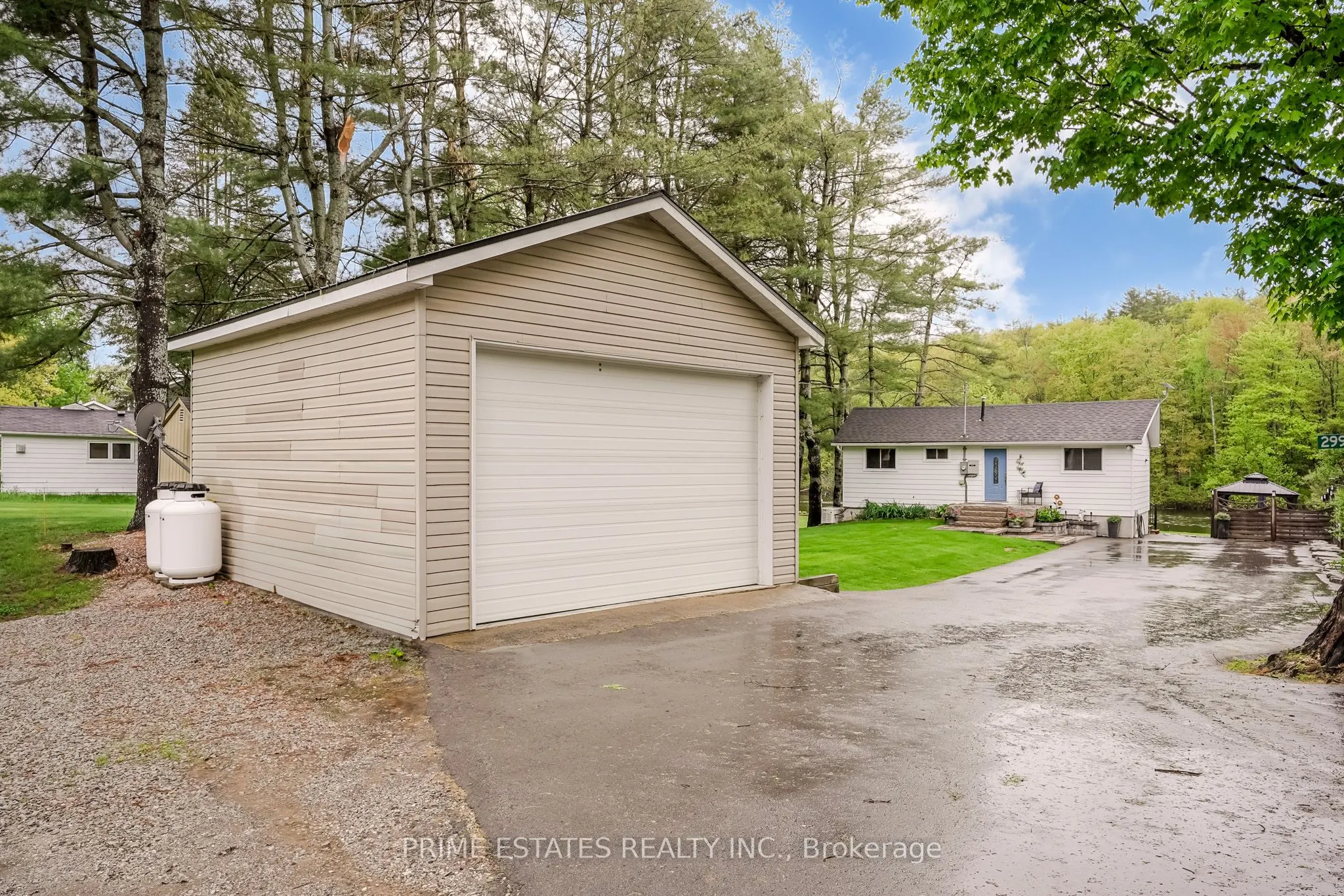 2996 Moynes Road