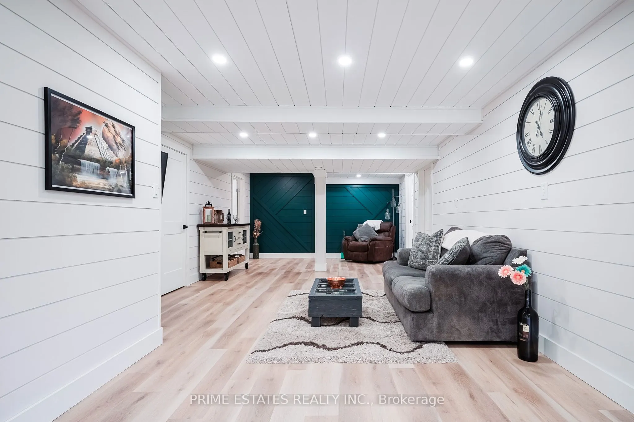 2996 Moynes Road