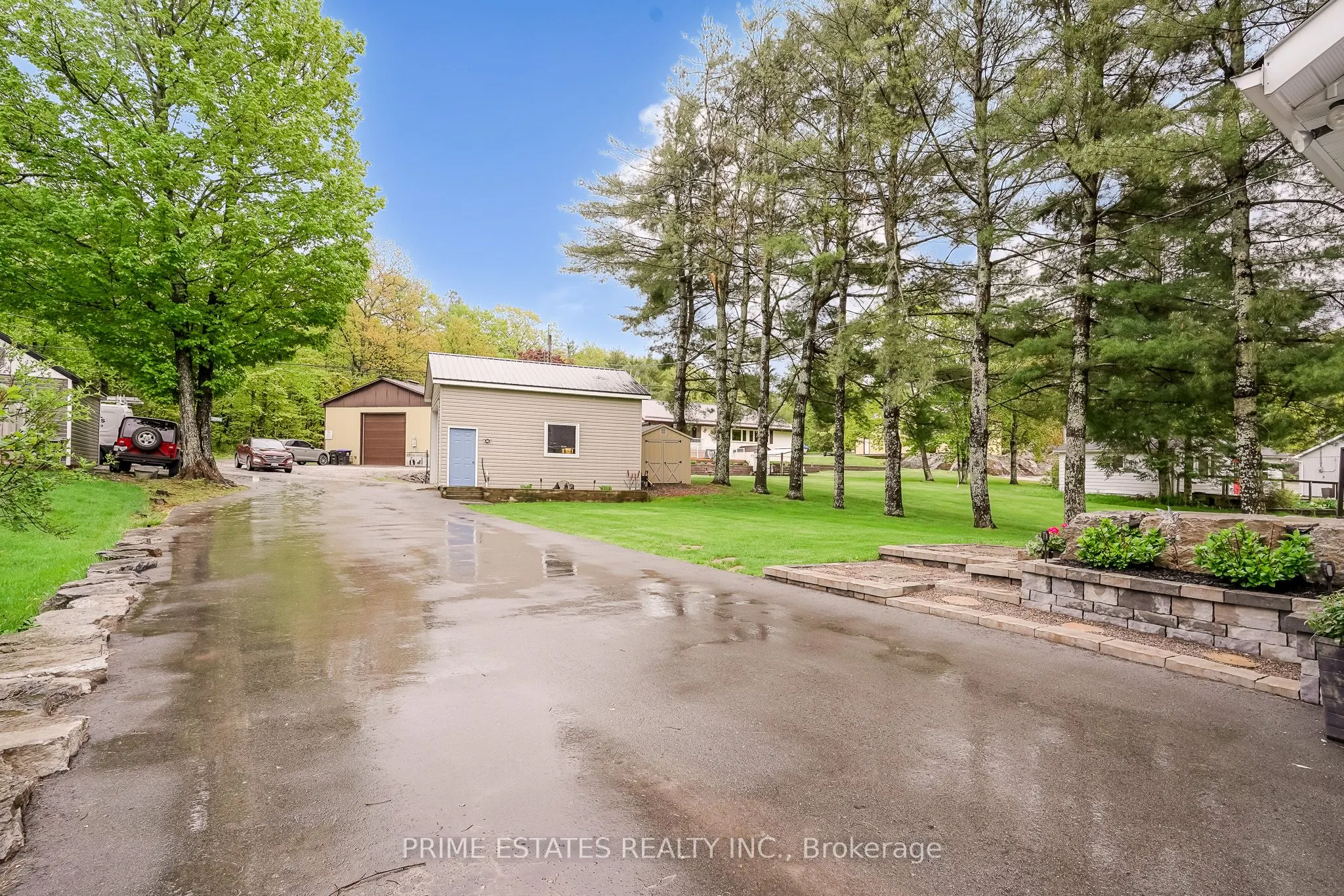 2996 Moynes Road