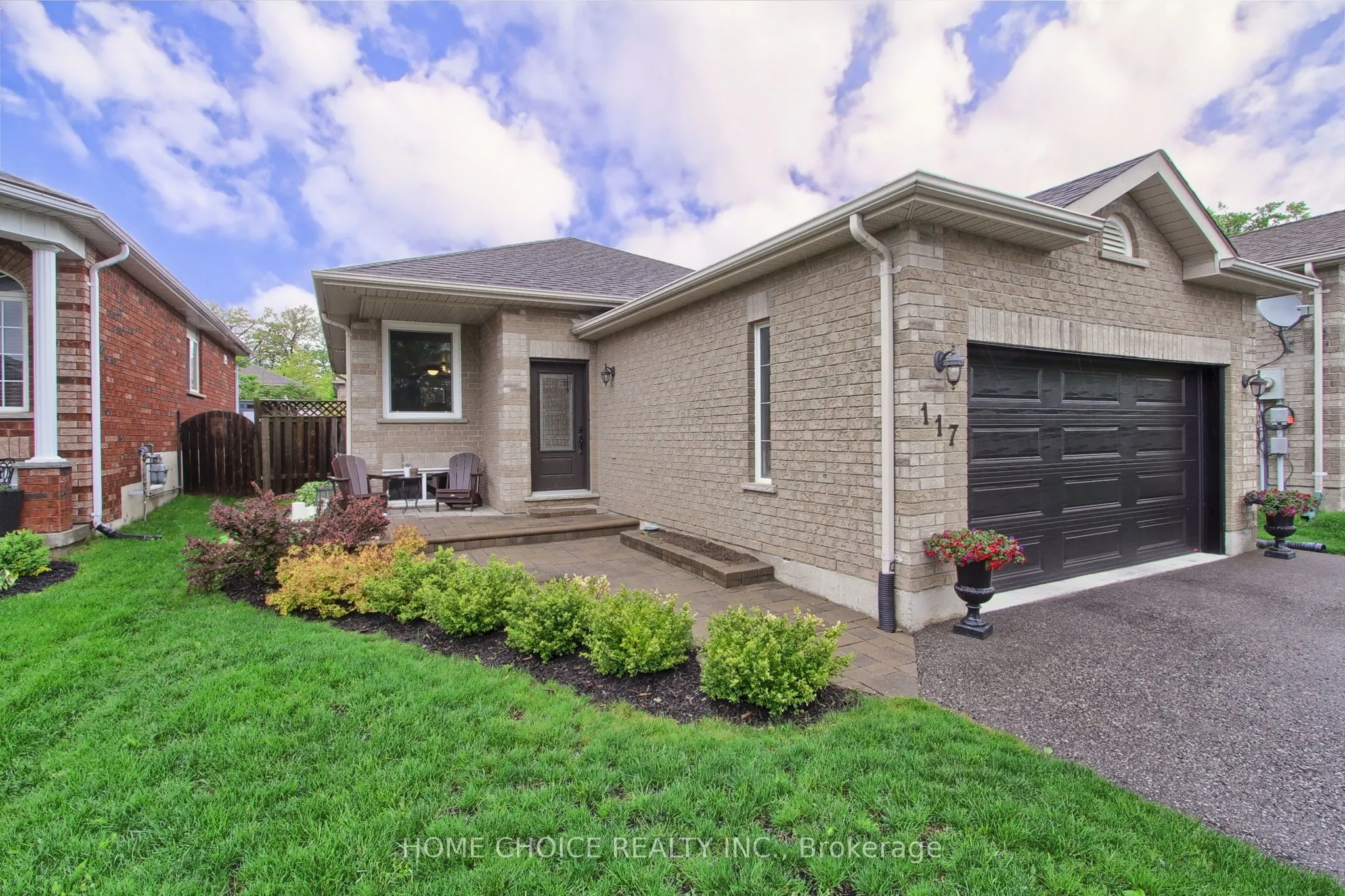 117 MONIQUE Crescent W