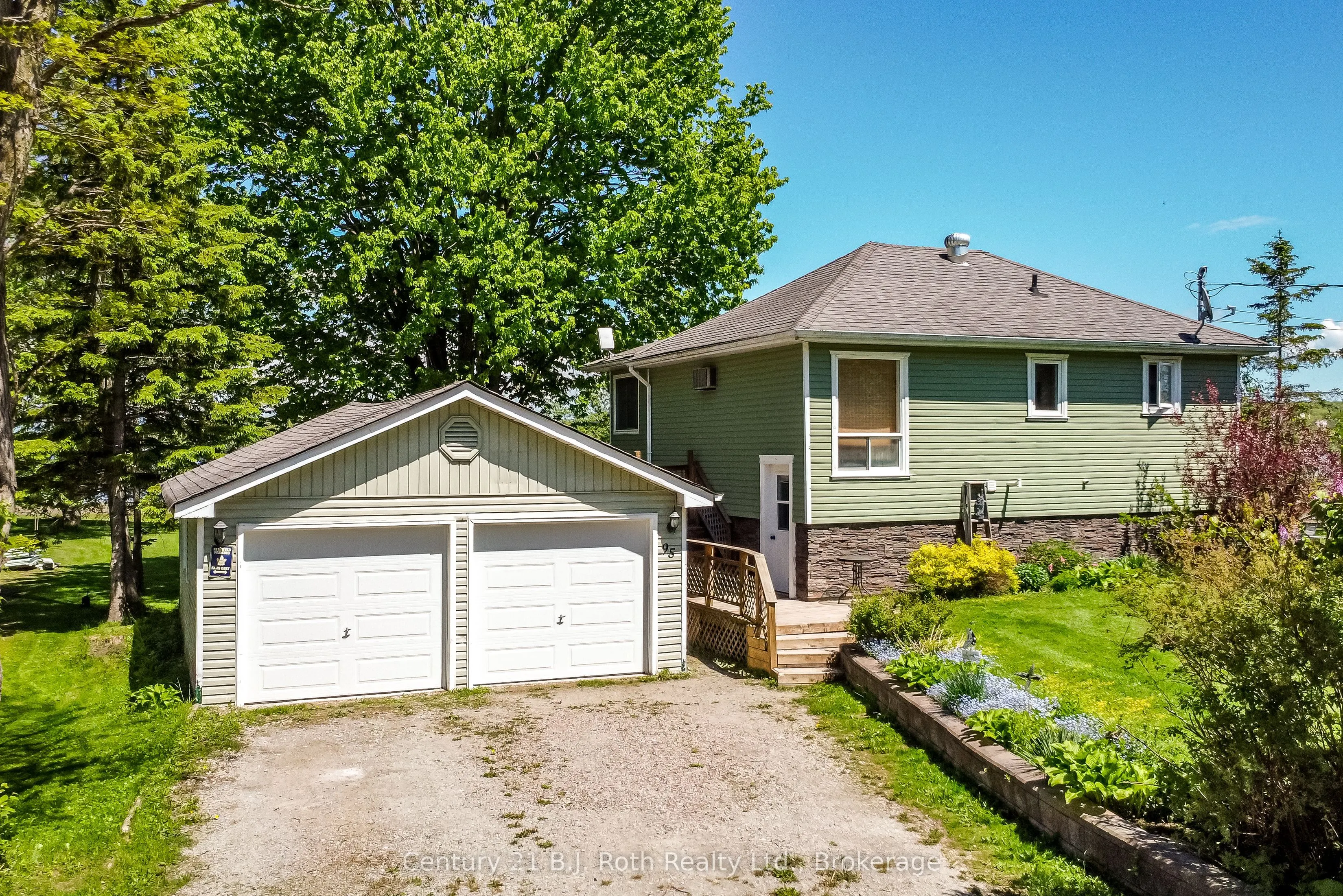 95 Maskinonge Road