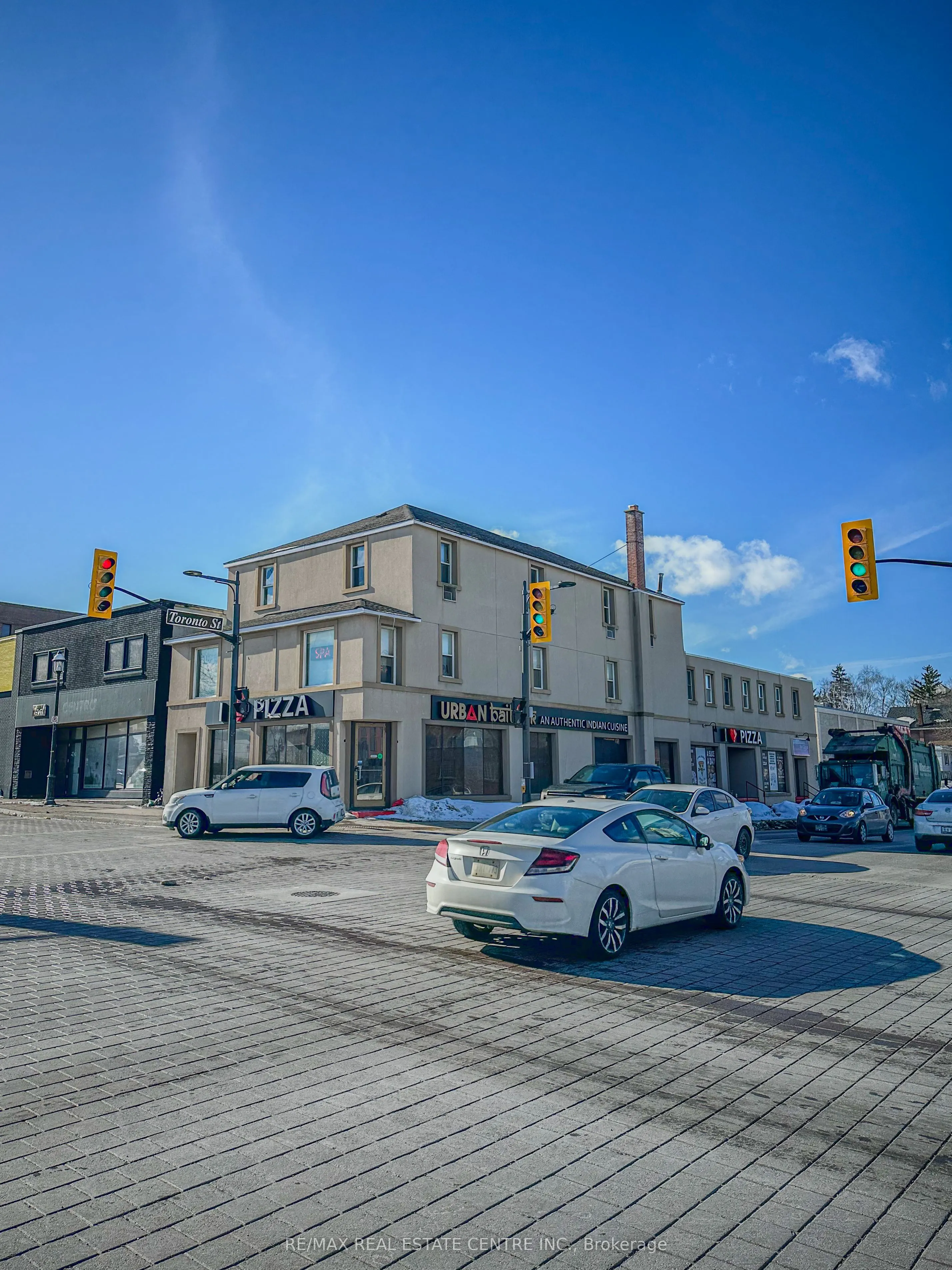 94 Dunlop Street E
