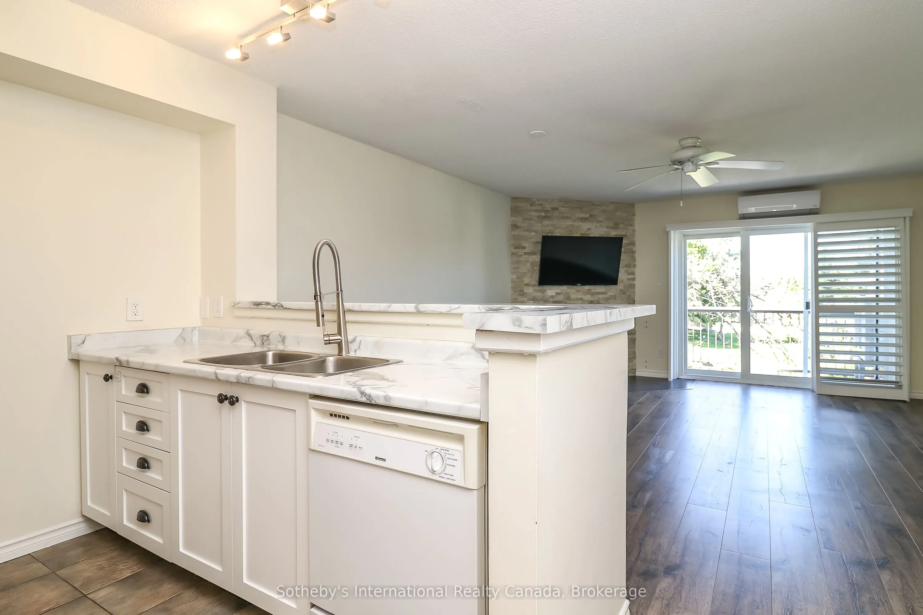 348 Mariners Way #20