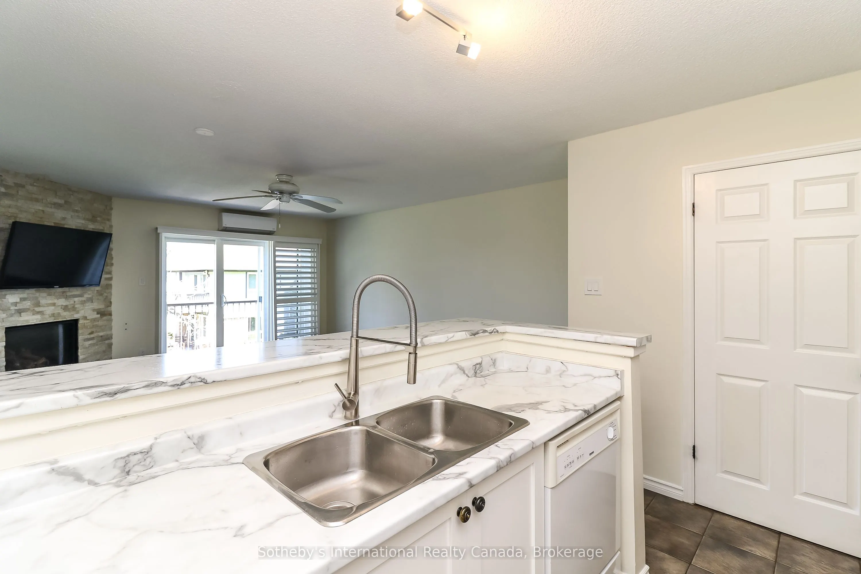 348 Mariners Way #20