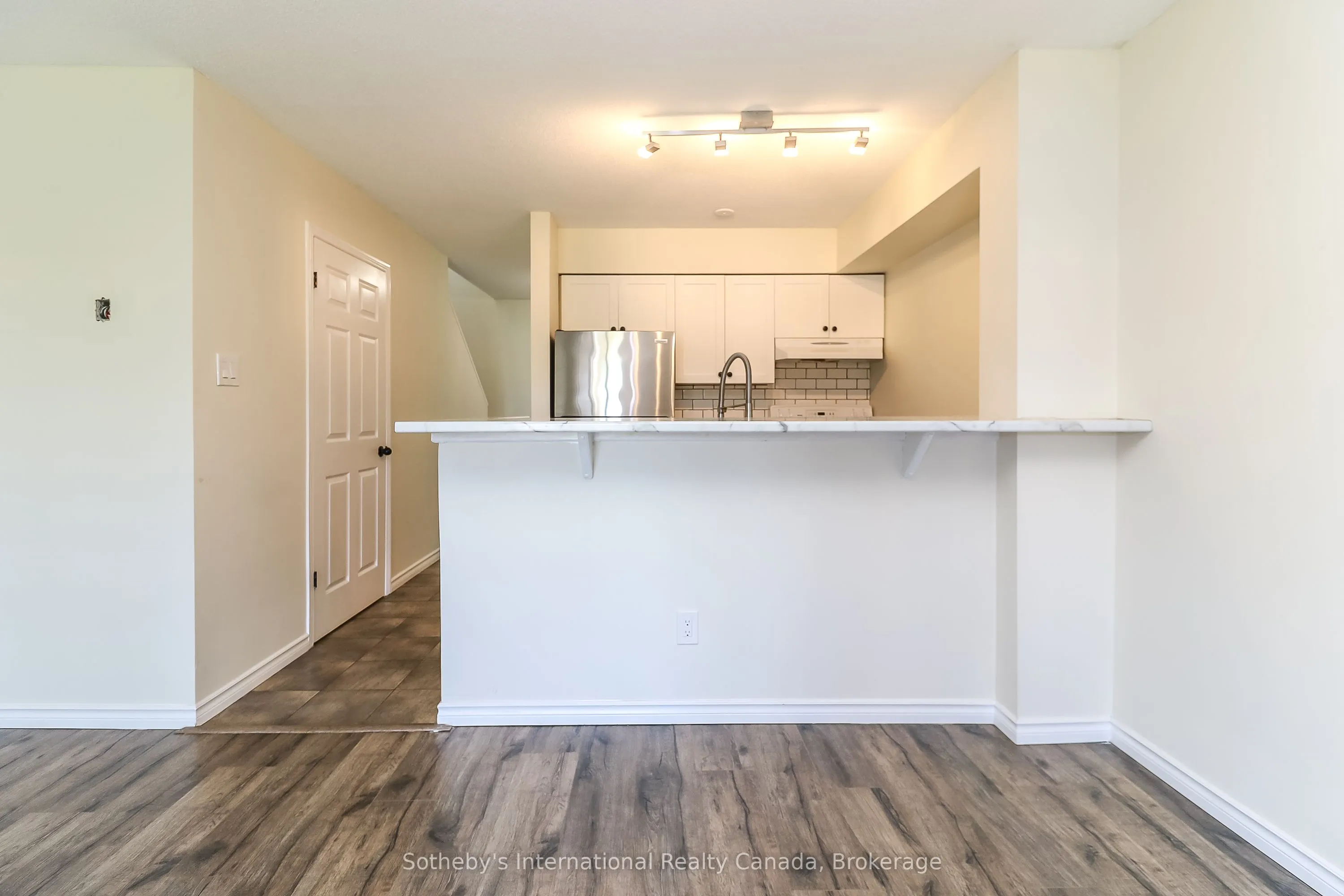 348 Mariners Way #20