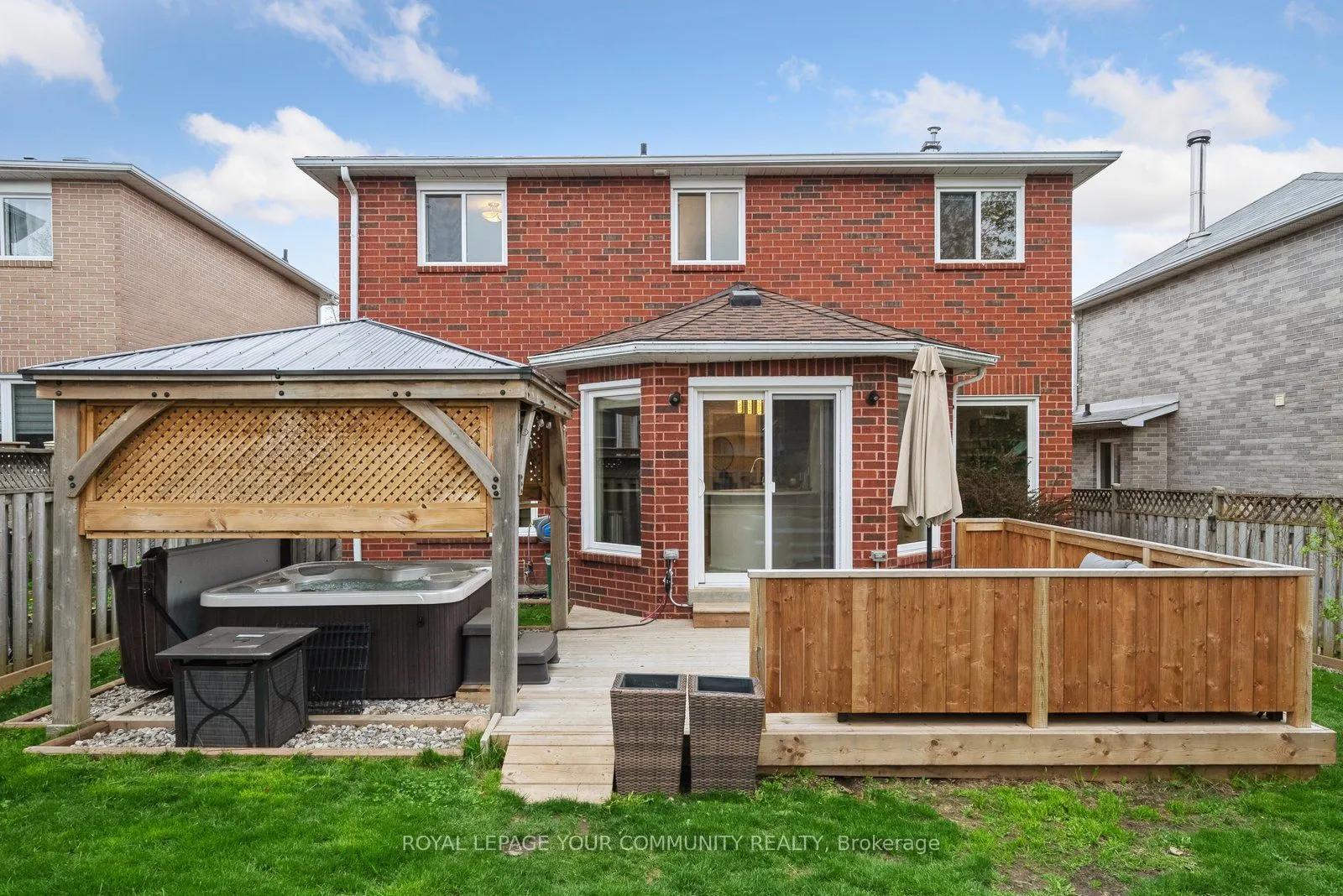 16 Grasett Crescent
