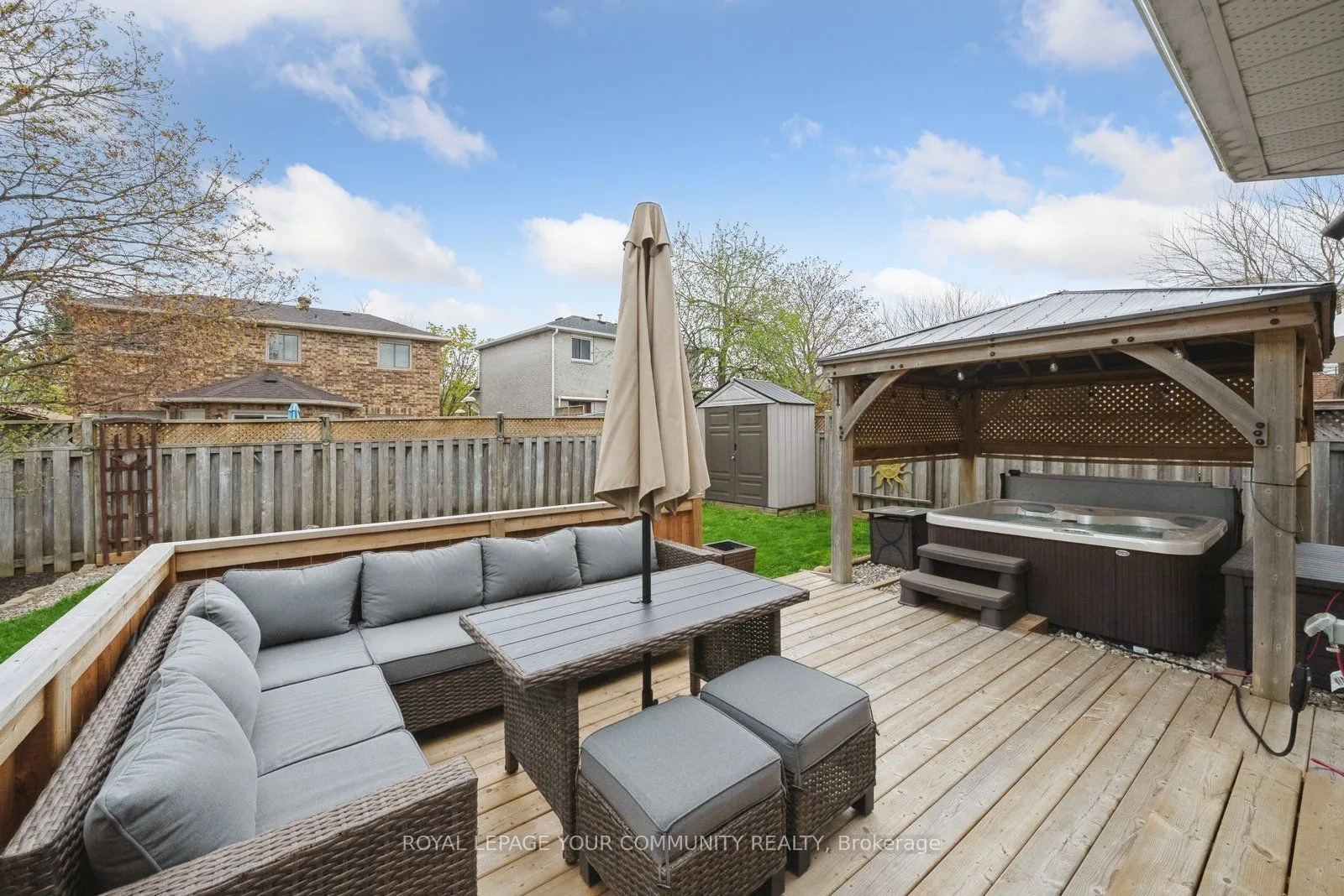 16 Grasett Crescent