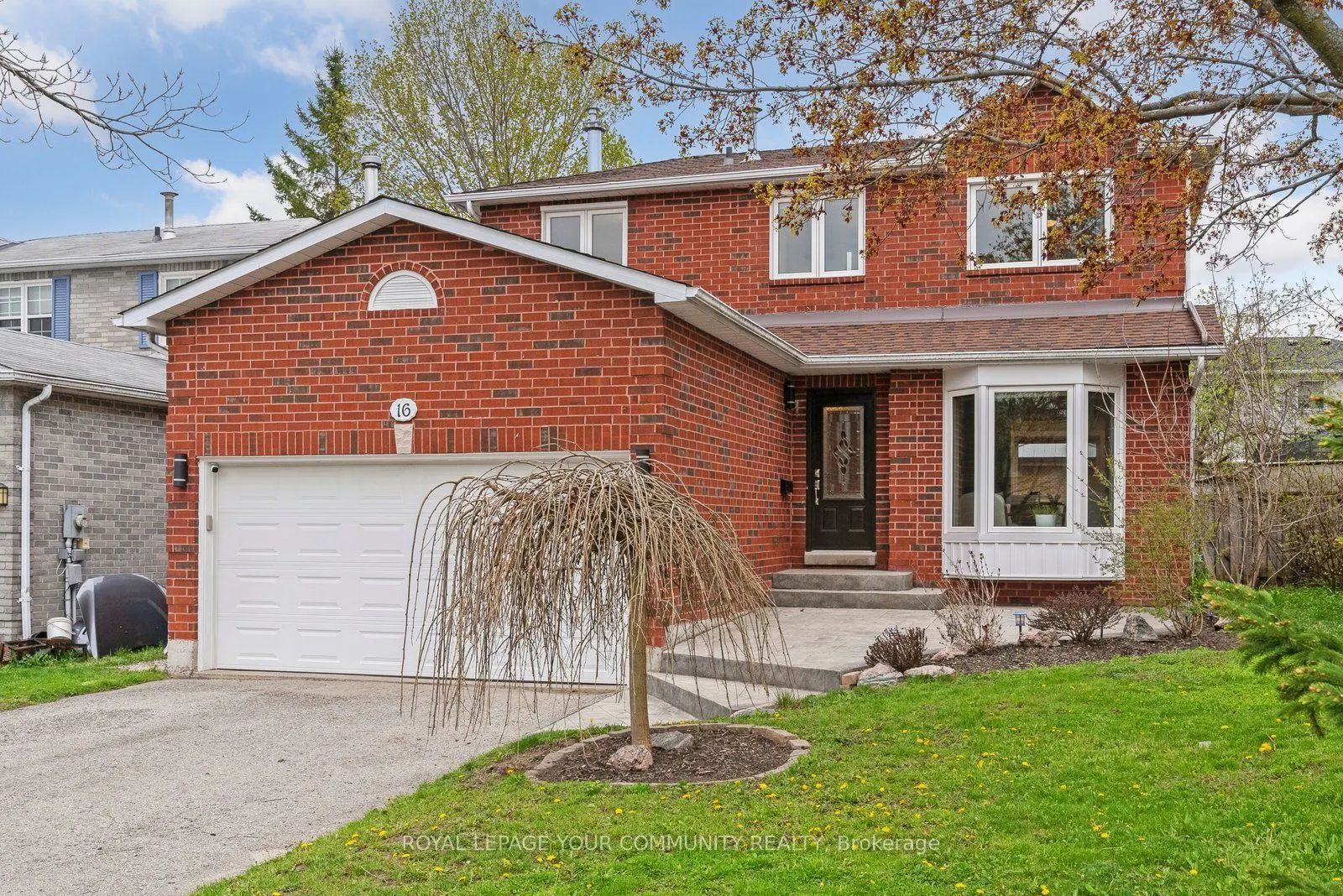 16 Grasett Crescent