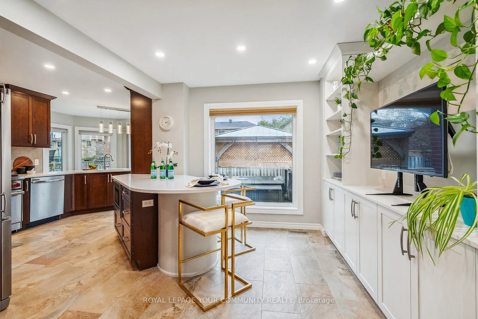 16 Grasett Crescent