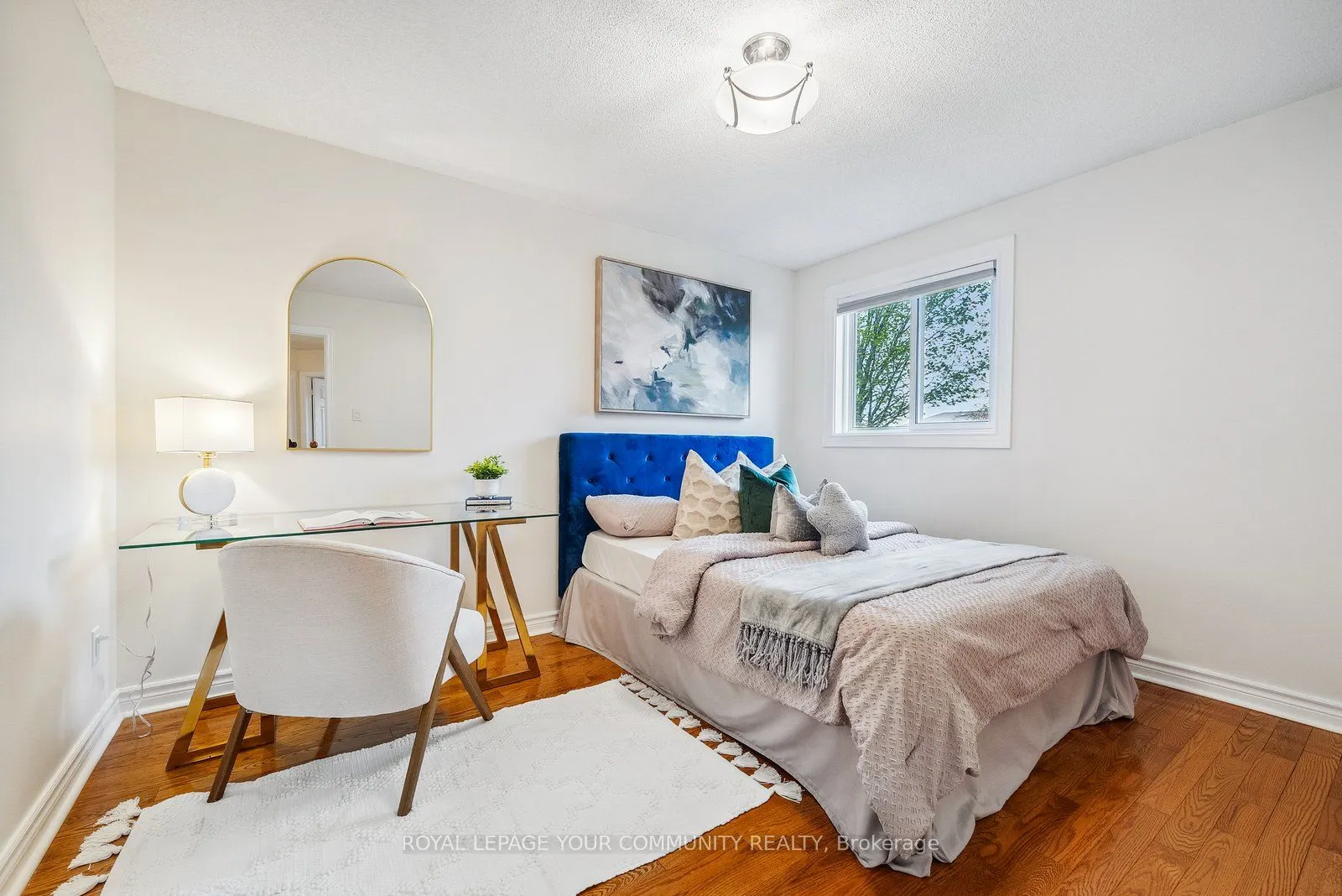 16 Grasett Crescent