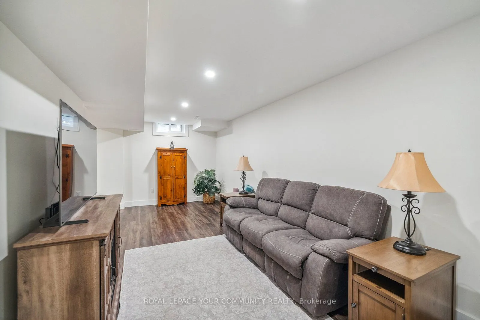 16 Grasett Crescent