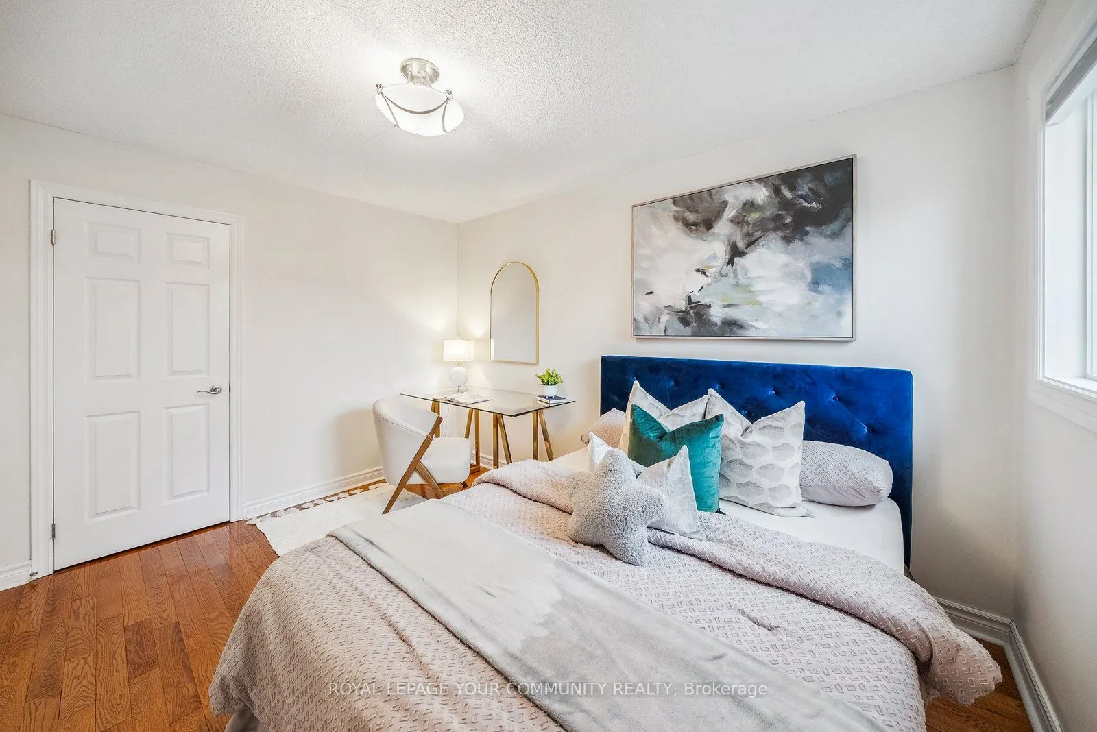 16 Grasett Crescent