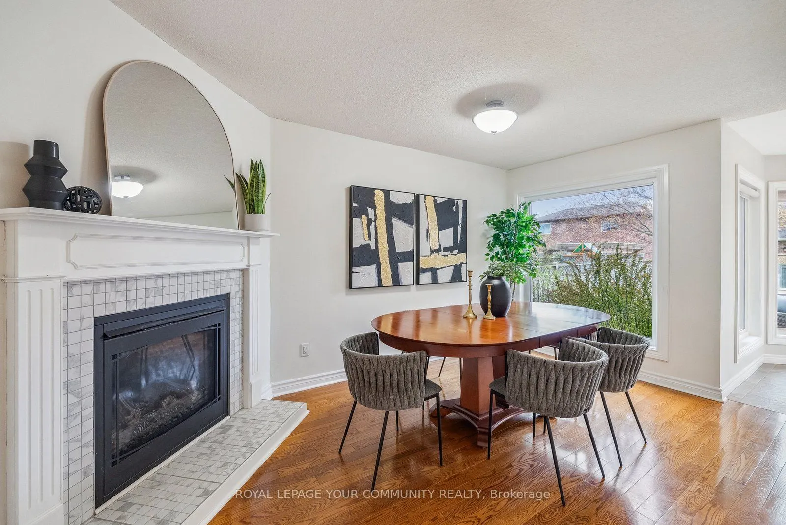 16 Grasett Crescent