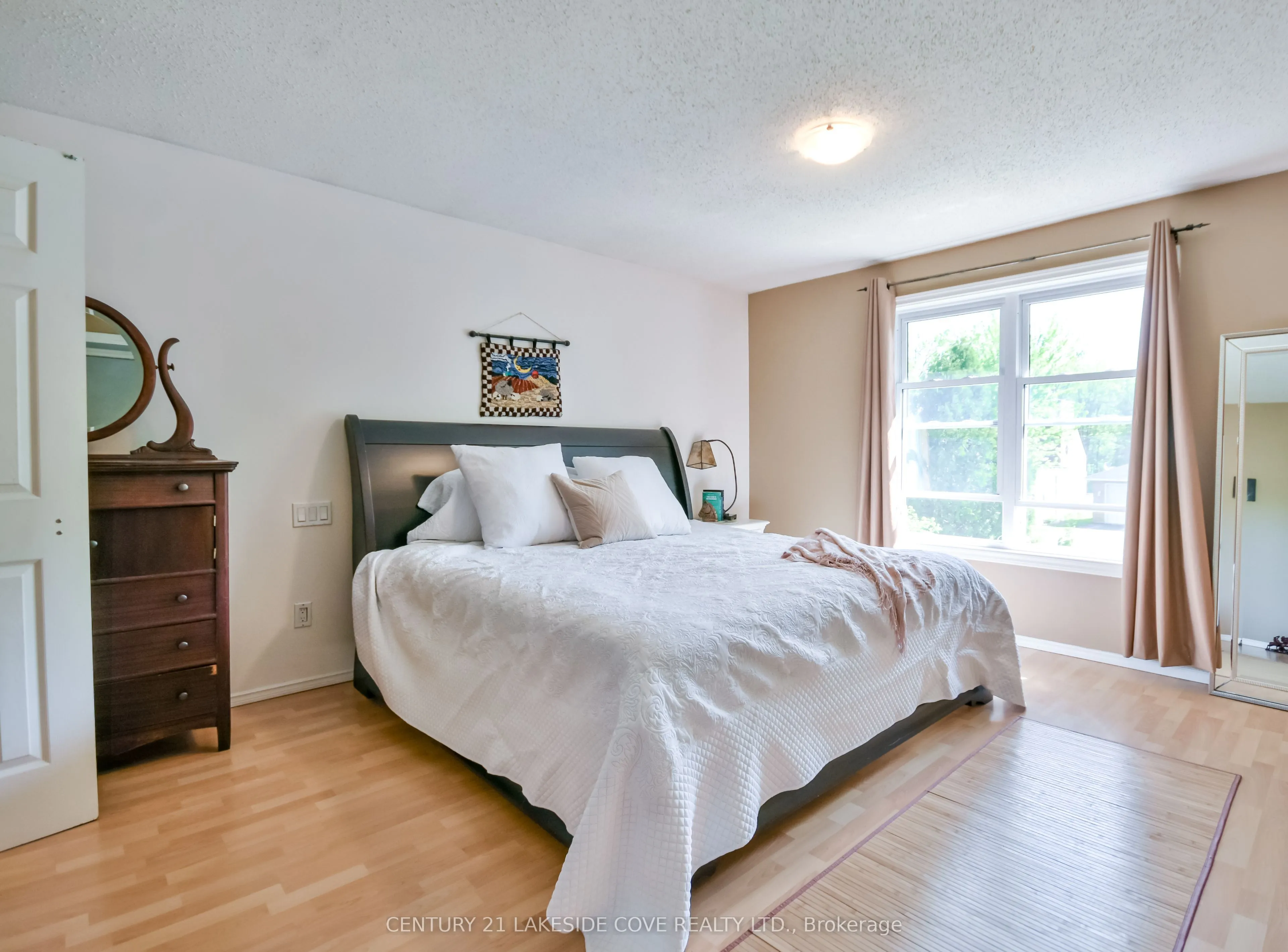 3976 Woodland Drive