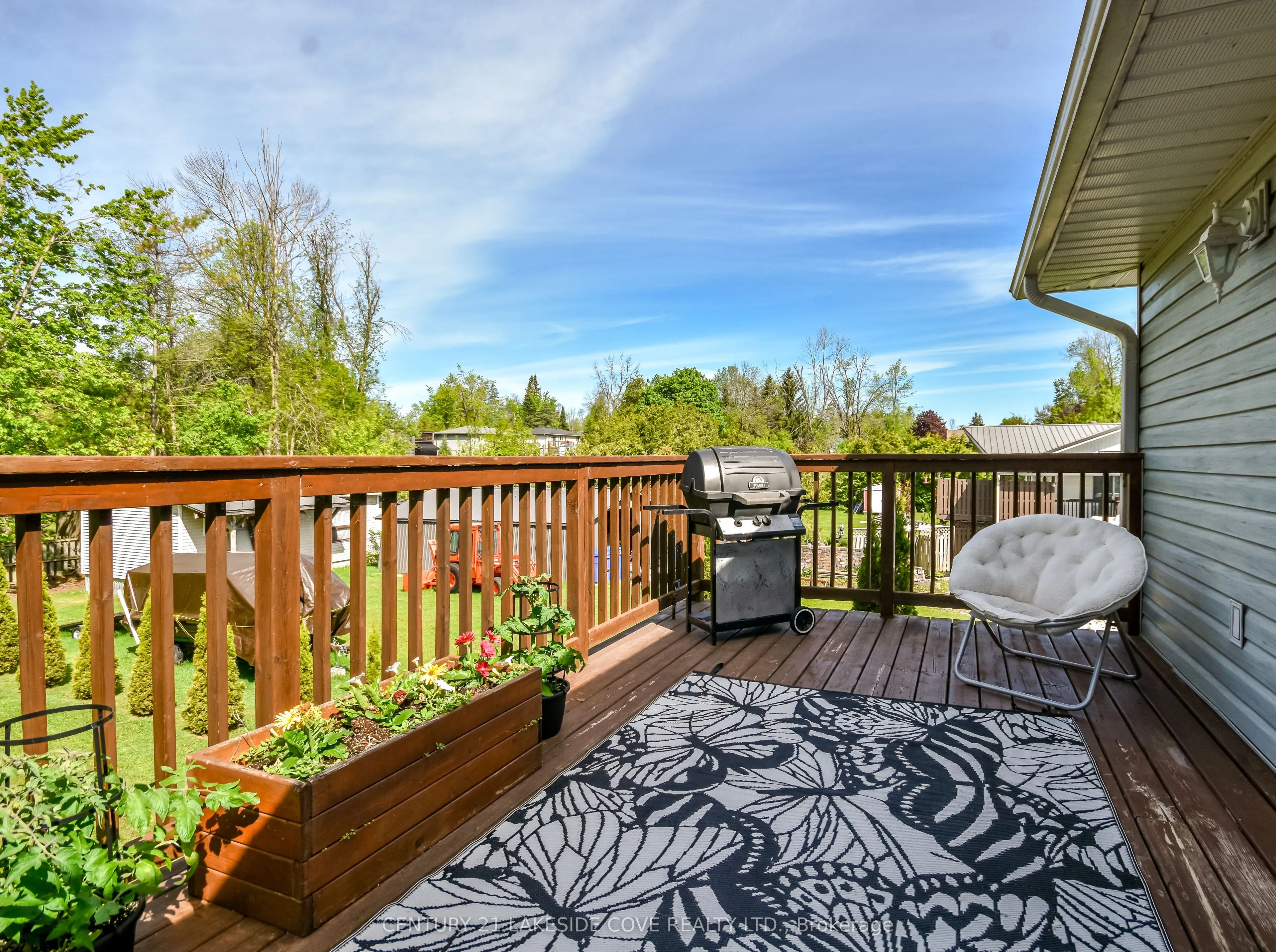 3976 Woodland Drive