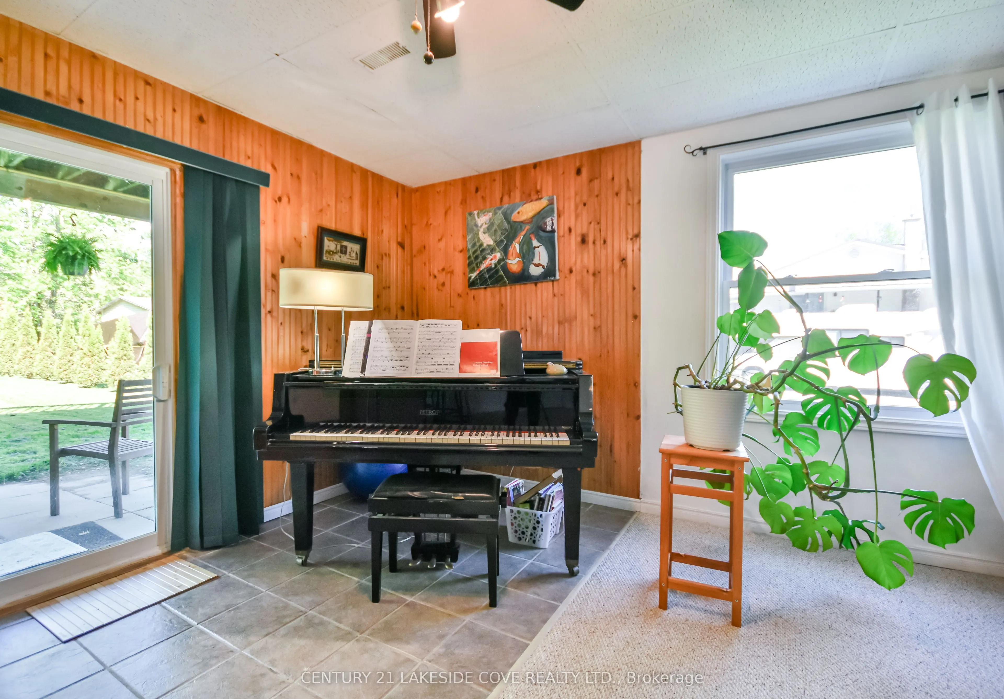 3976 Woodland Drive