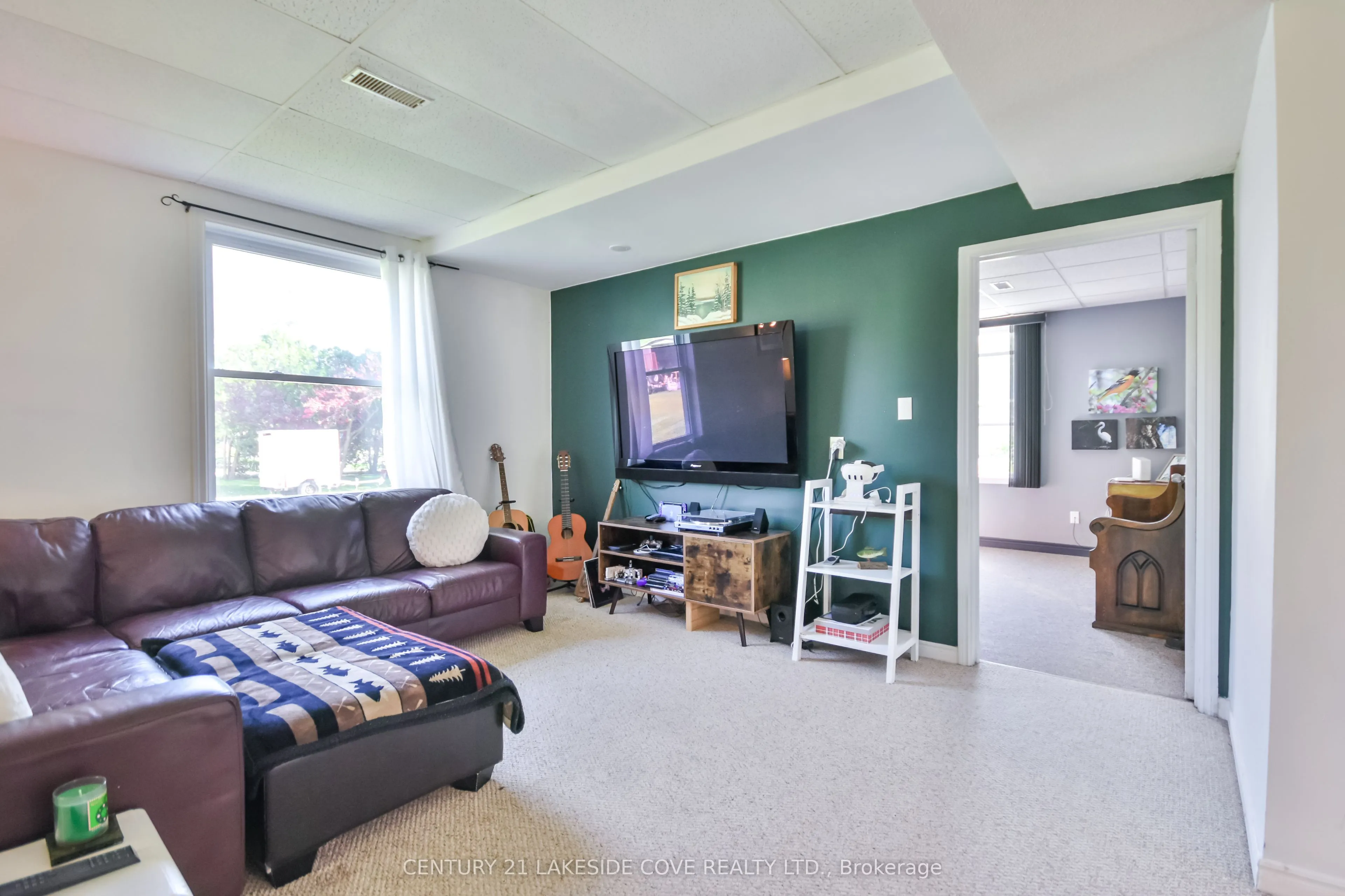 3976 Woodland Drive