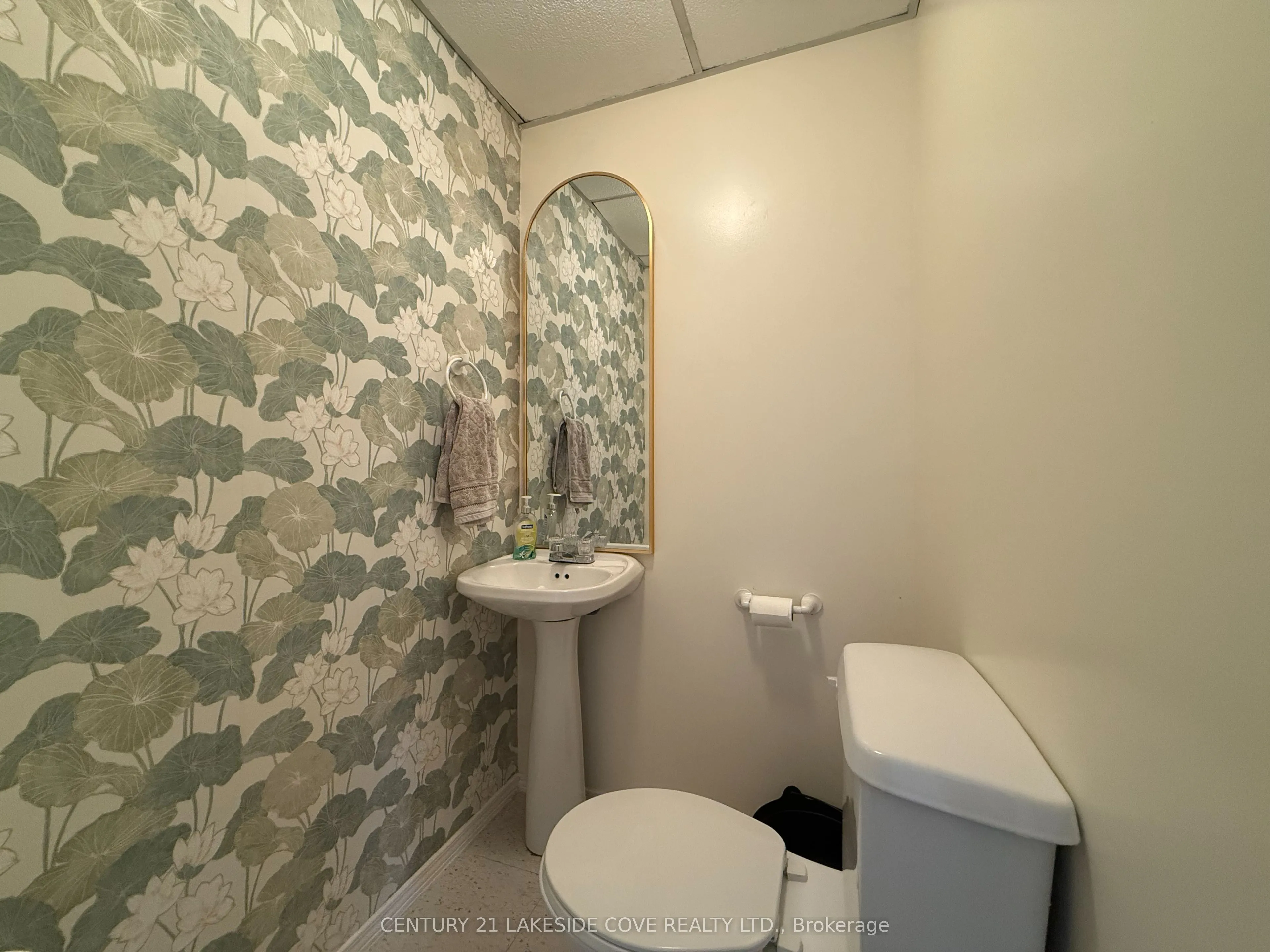 3976 Woodland Drive